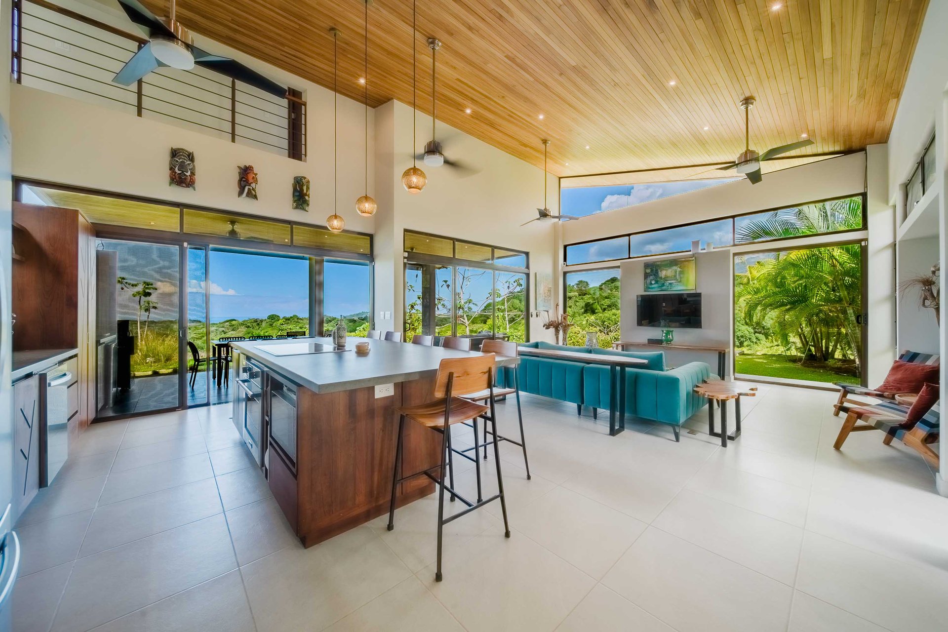 Guest House and Infinity Pool Ocean View Luxury Estate