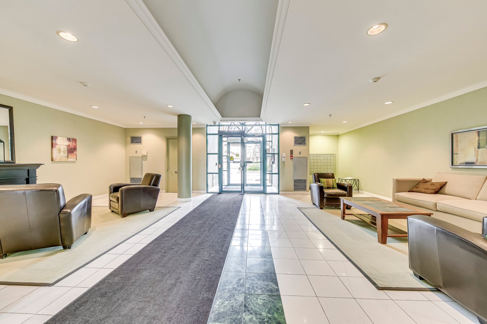 185 Robinson St 205