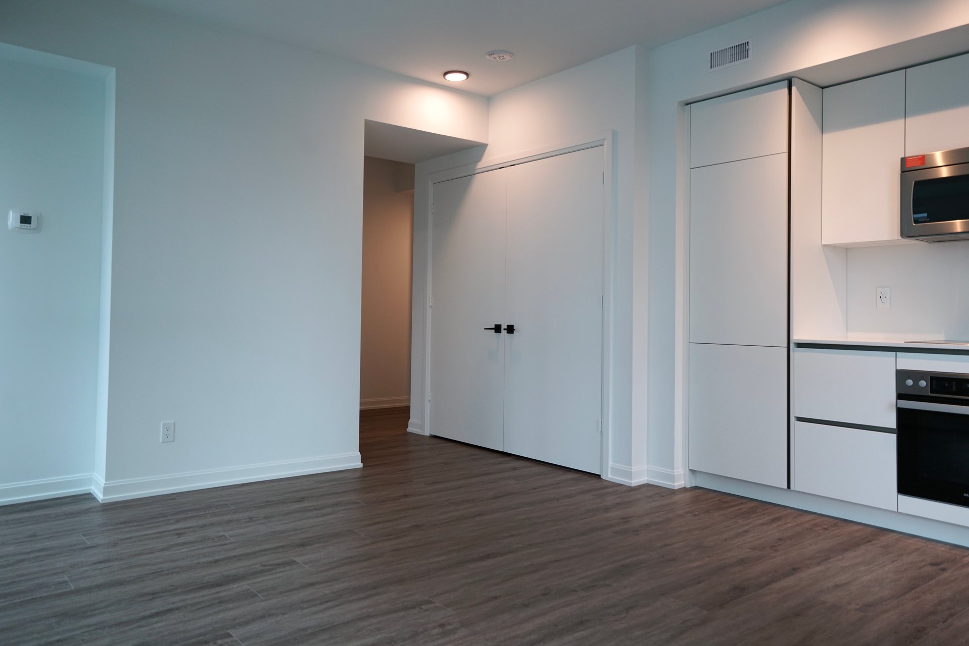 327 King St W Unit: 2306