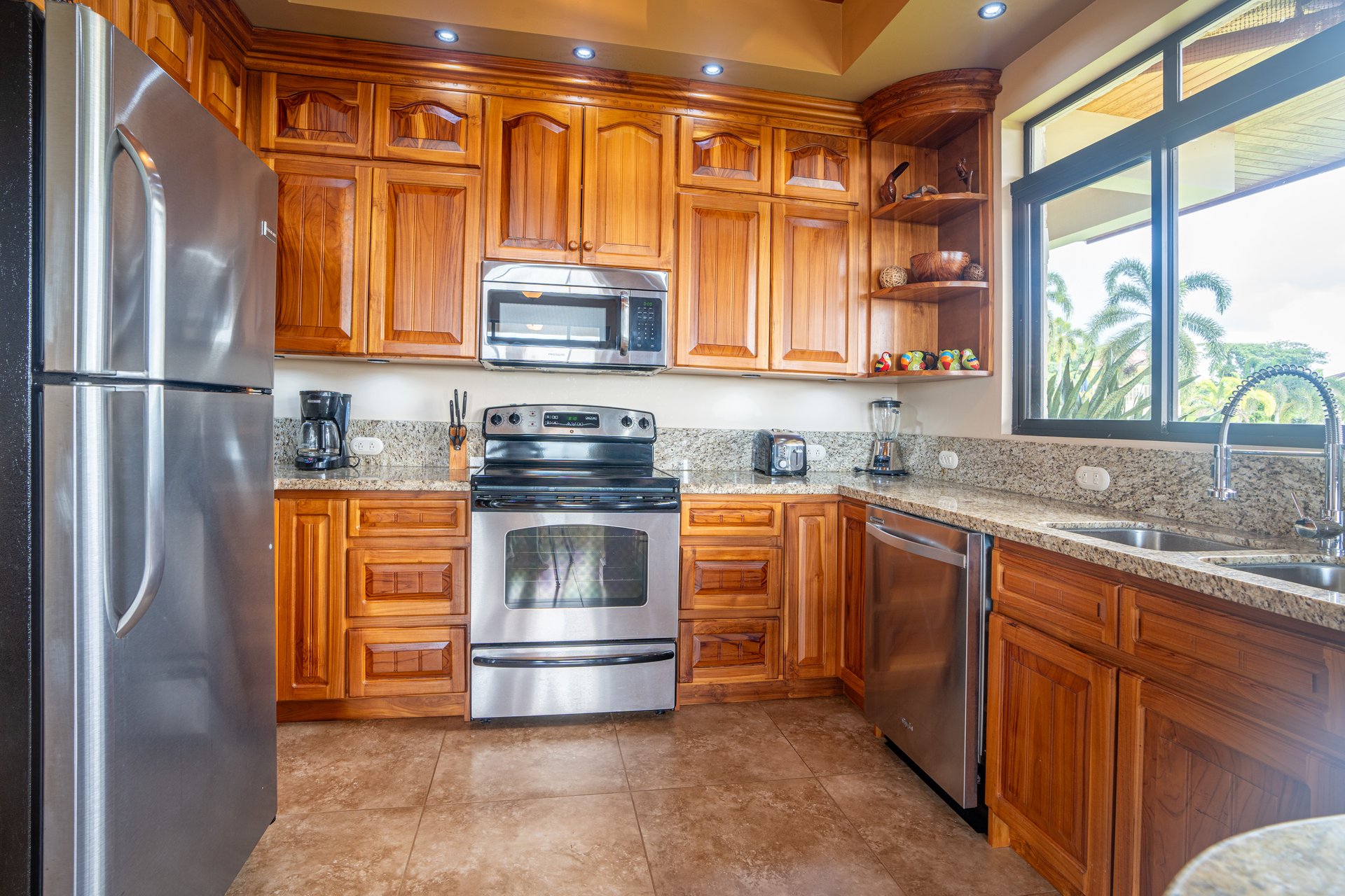 OSA Golf -  2 bed 2 bath Penthouse Condo! With Golf Membership
