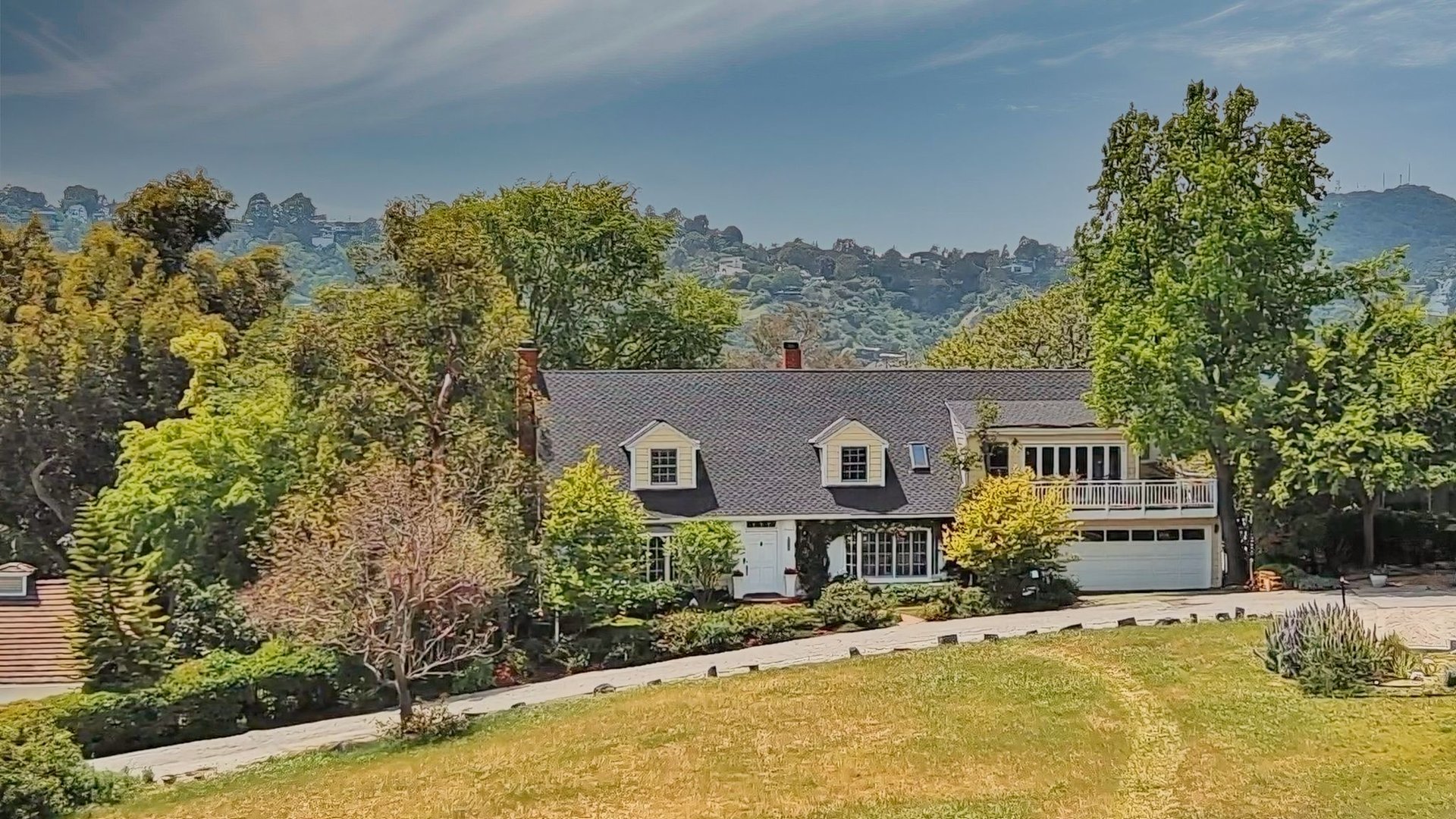 A Slice of Heaven in Lake Hollywood