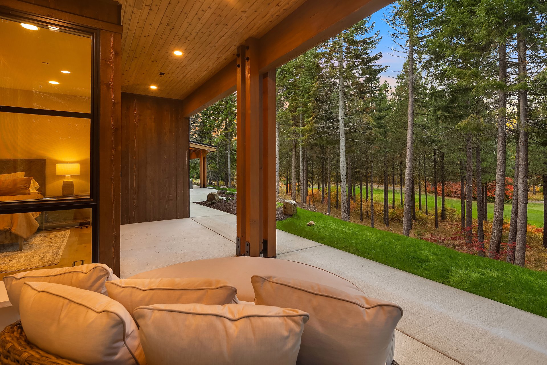 1130 Ruby King Loop