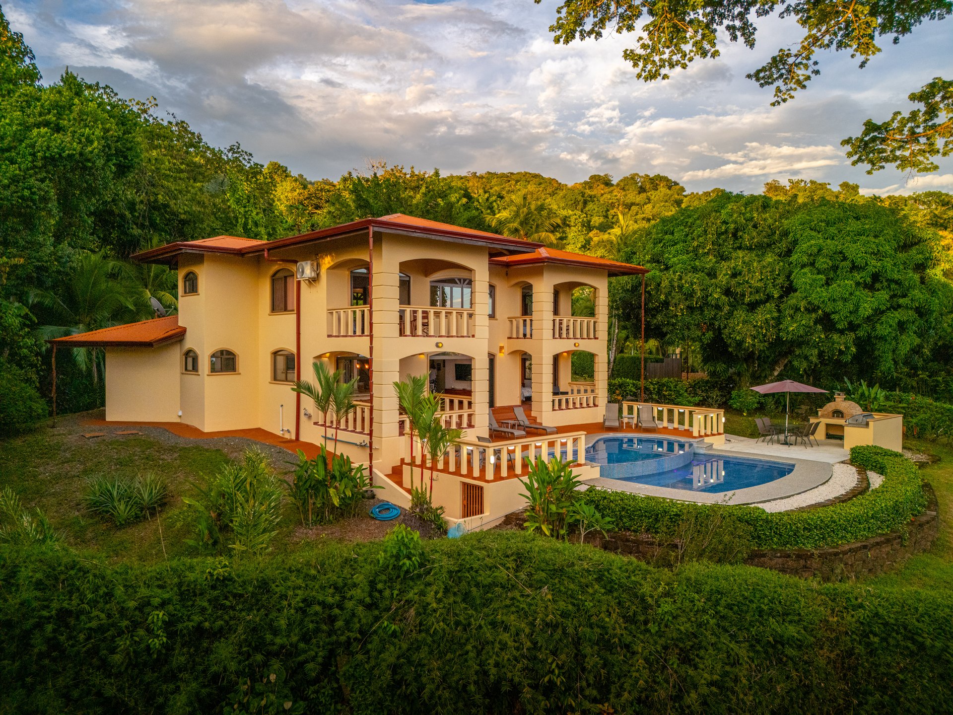 Classic Luxury at Casa Ceiba, Coastal Ocean View 4 Bedroom Home Near Uvita
