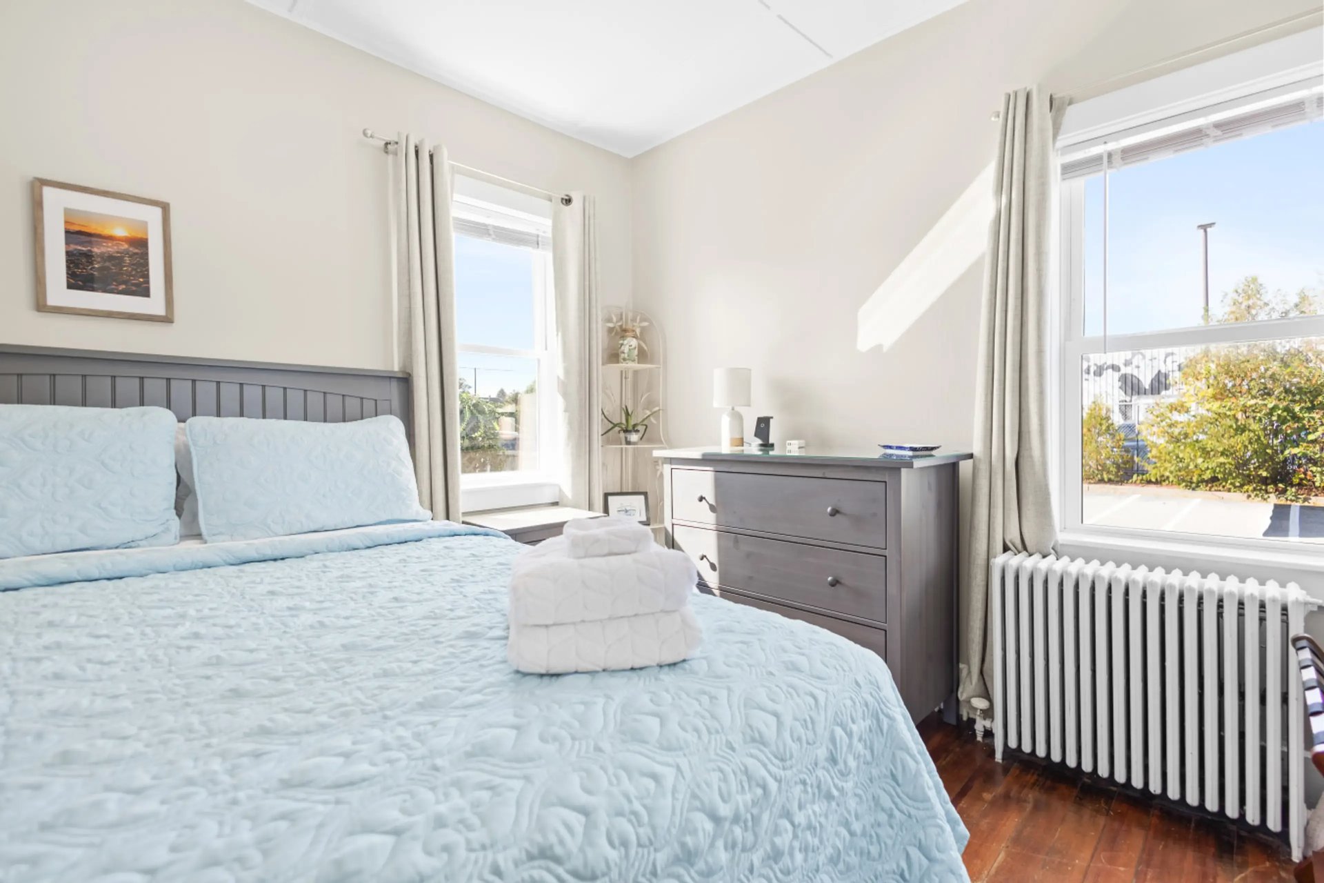 First Floor Apartment Near the Cliff Walk and More