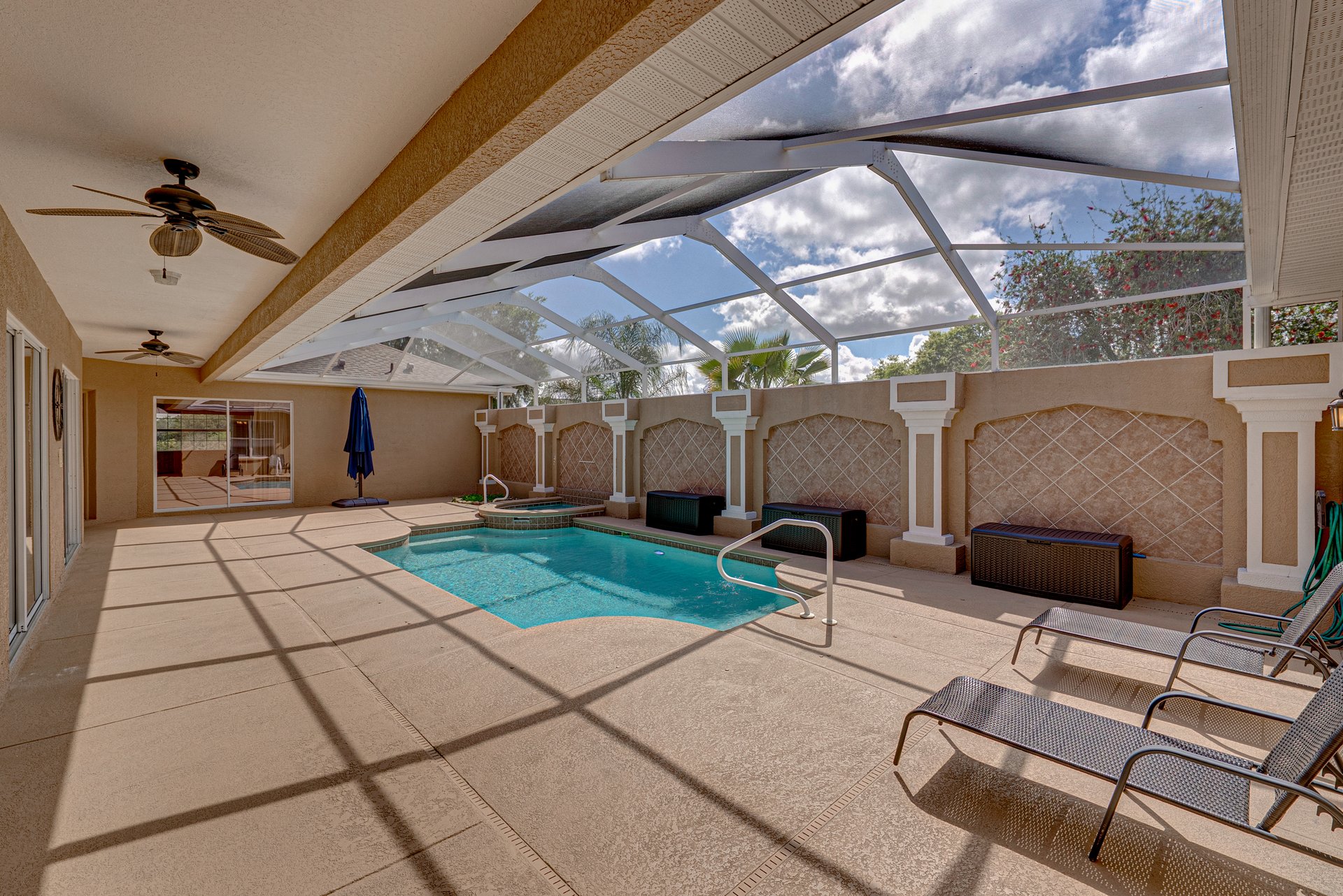 12231 WOODLANDS CIR
