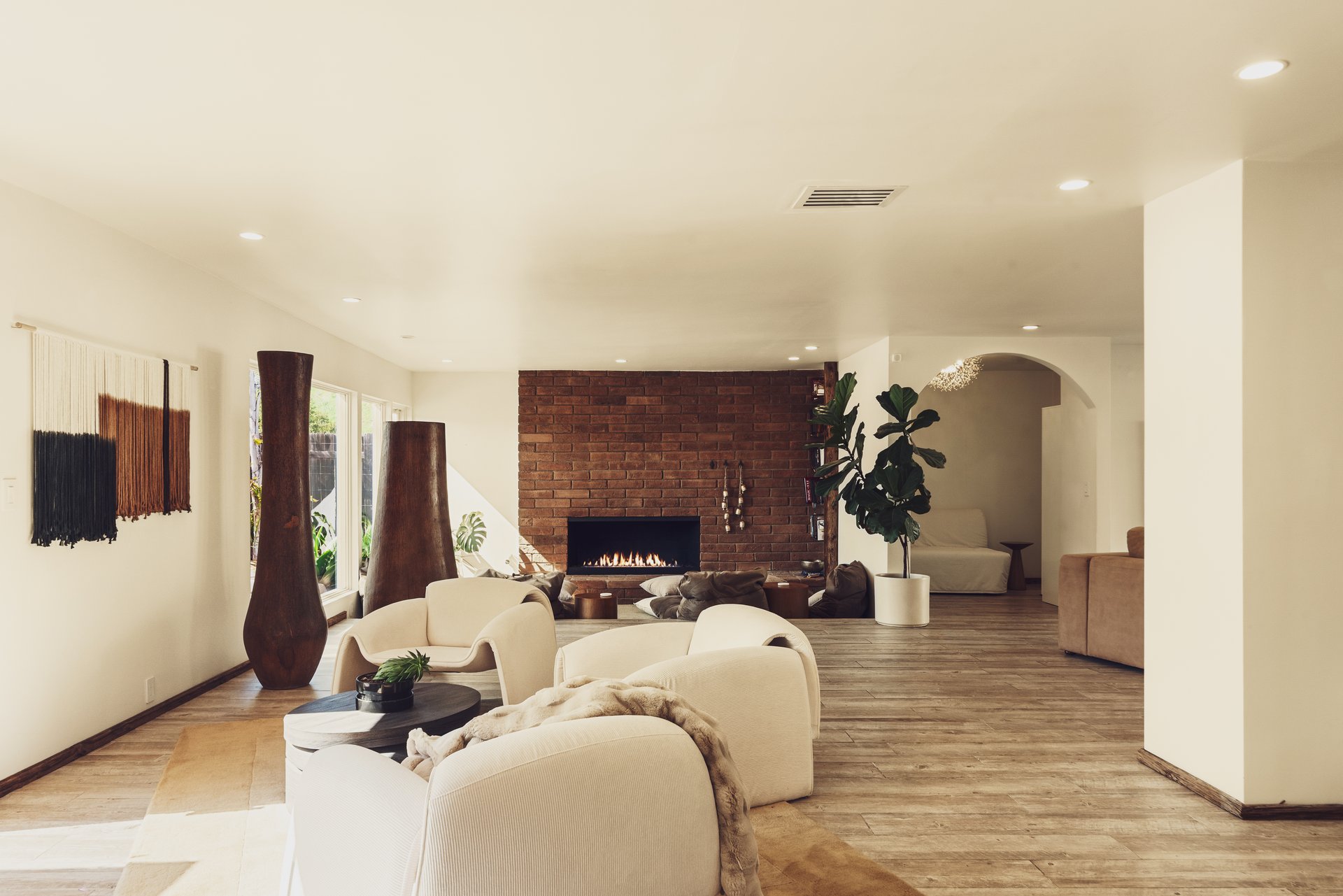 2533 La Condesa Dr, Brentwood