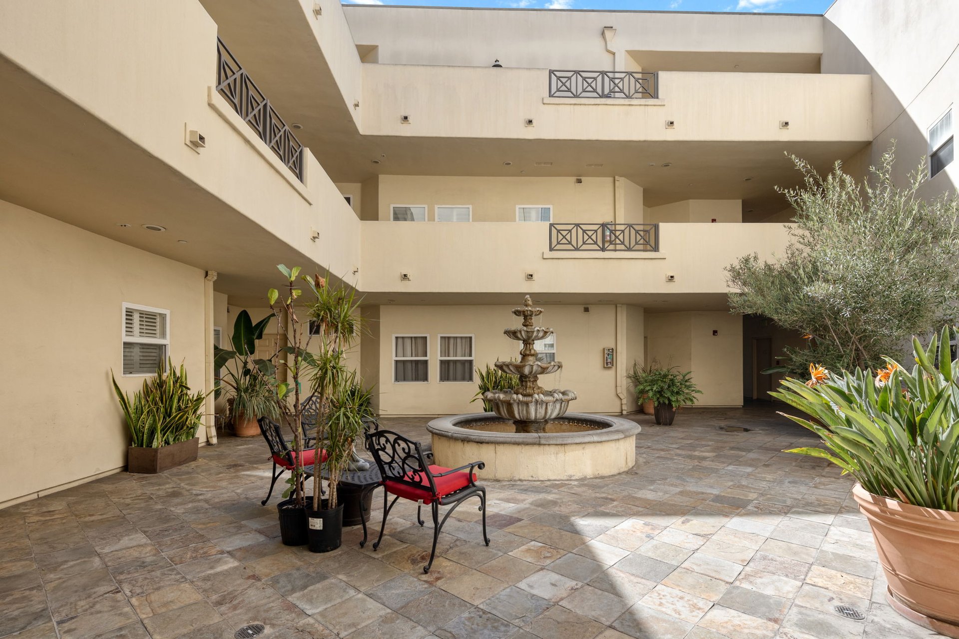 4400 Cartwright Ave Unit: 102, Toluca Lake
