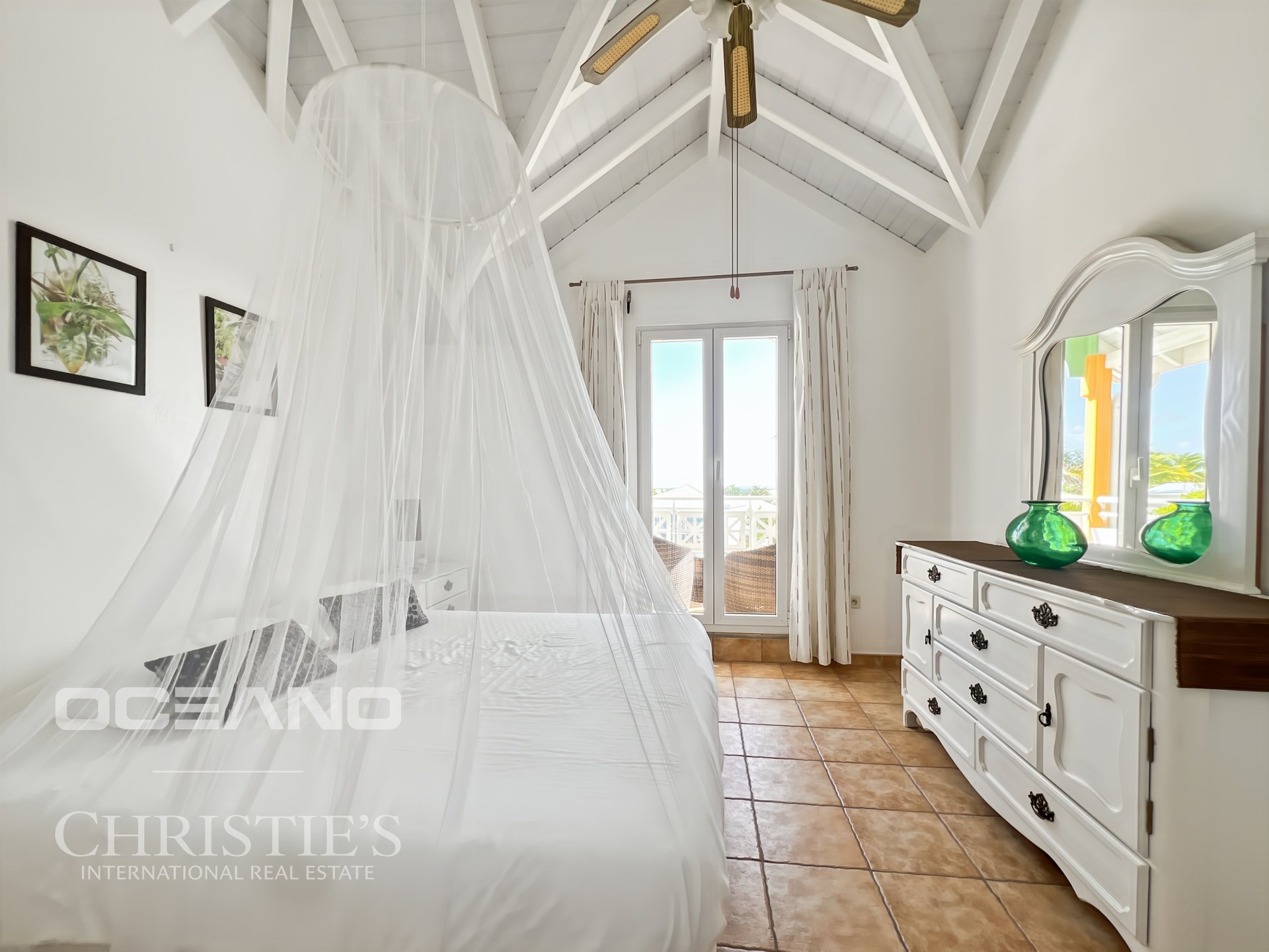 EXCLUSIVITE - 3 bedroom - swimming pool - 5' from the beach - OCEANO Christie's International Real Estate