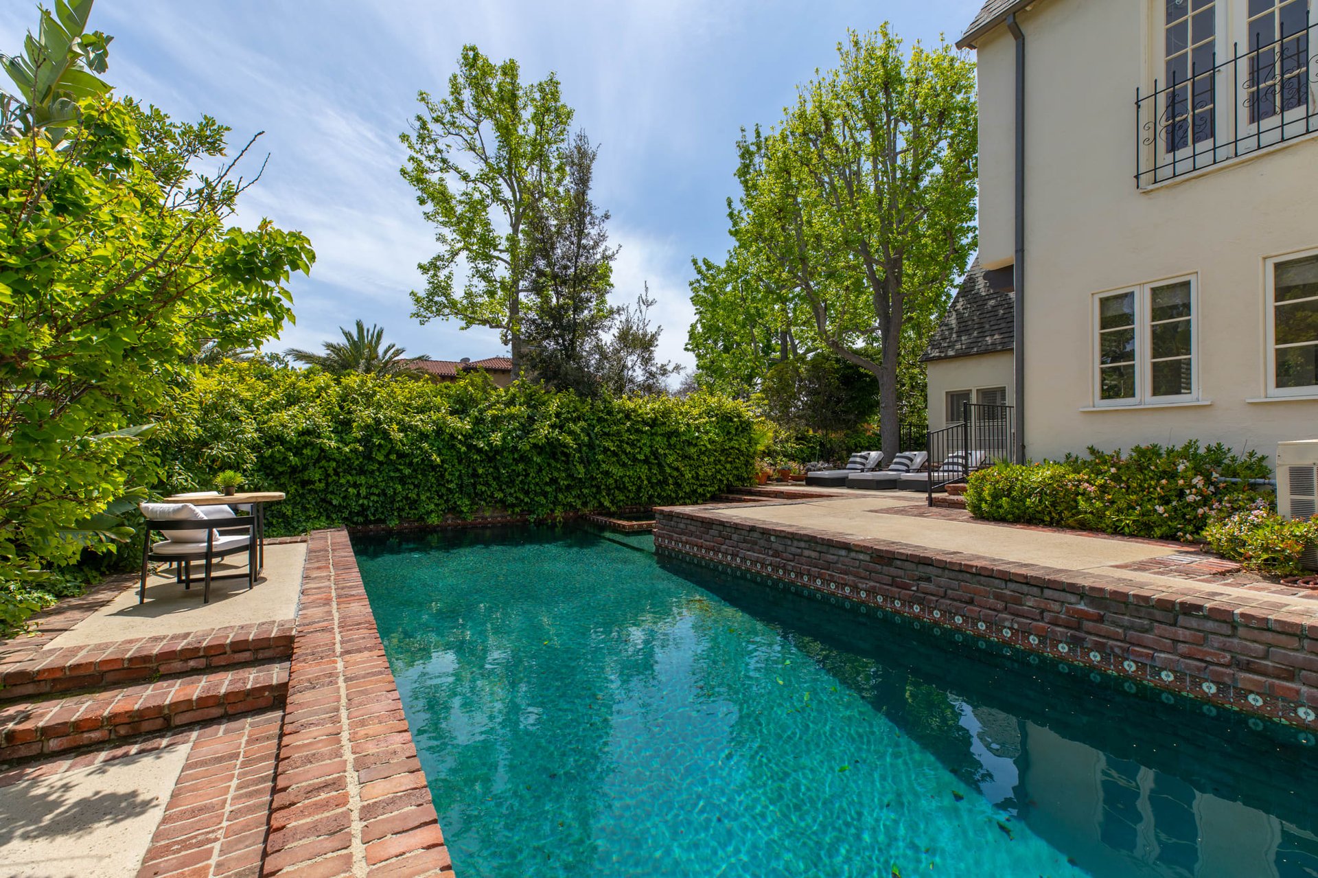 Beverly Hills Flats