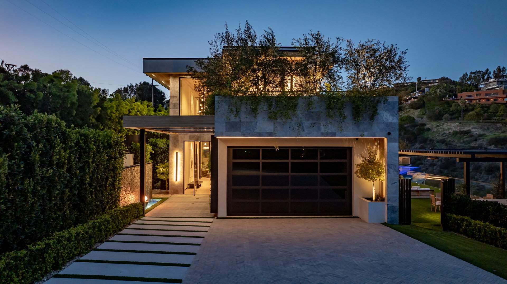 1104 N Tigertail Rd, Brentwood