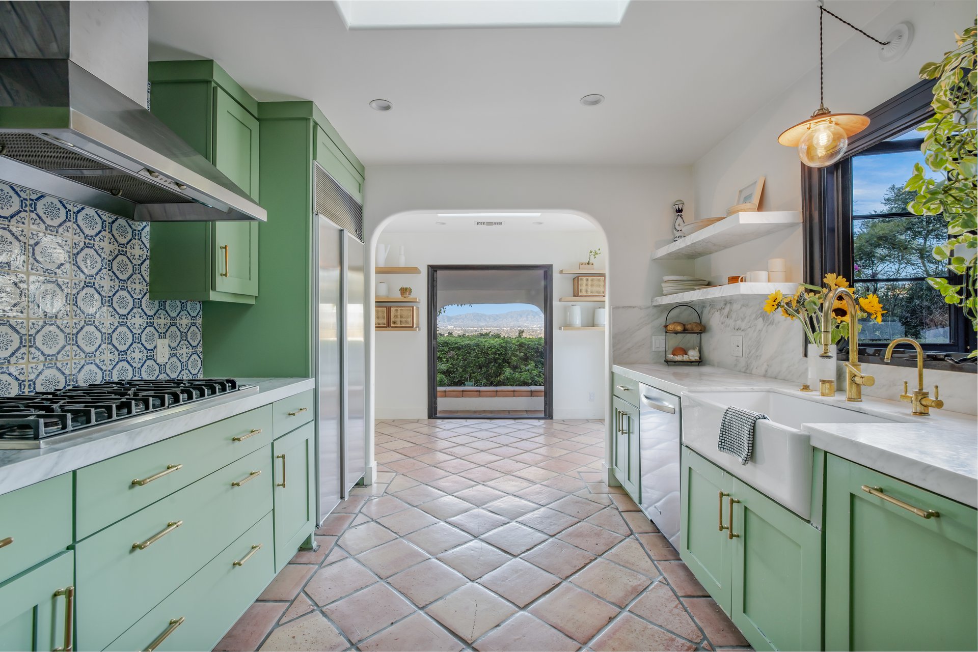 3646 Sunswept Dr, Studio City 