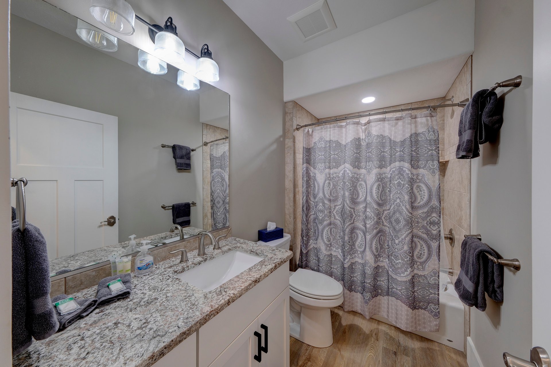7 Creekside Ln