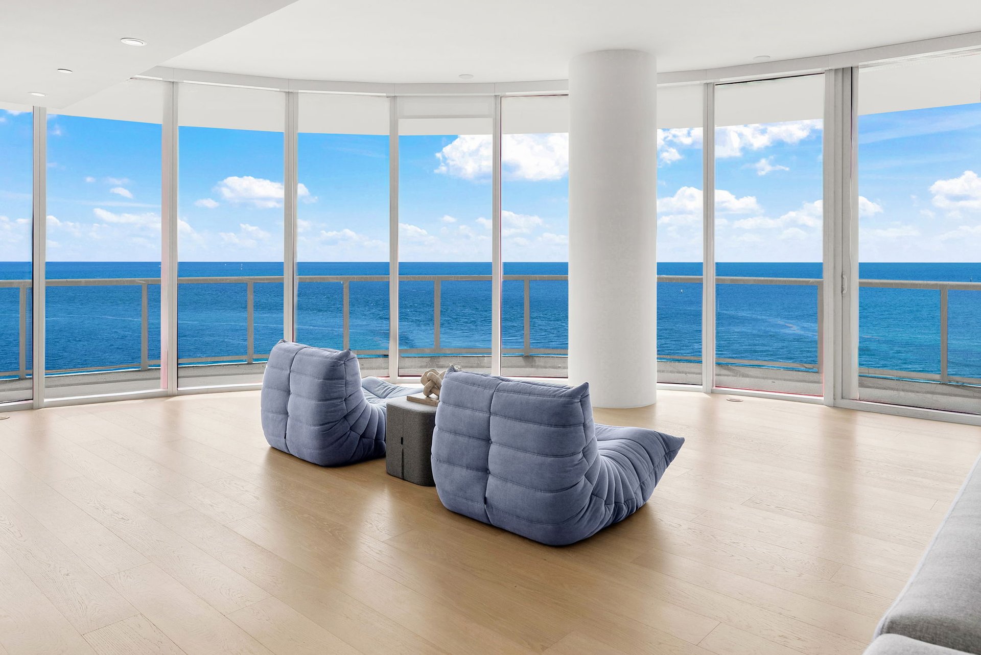 100 S Pointe Drive, Residence 1906/07