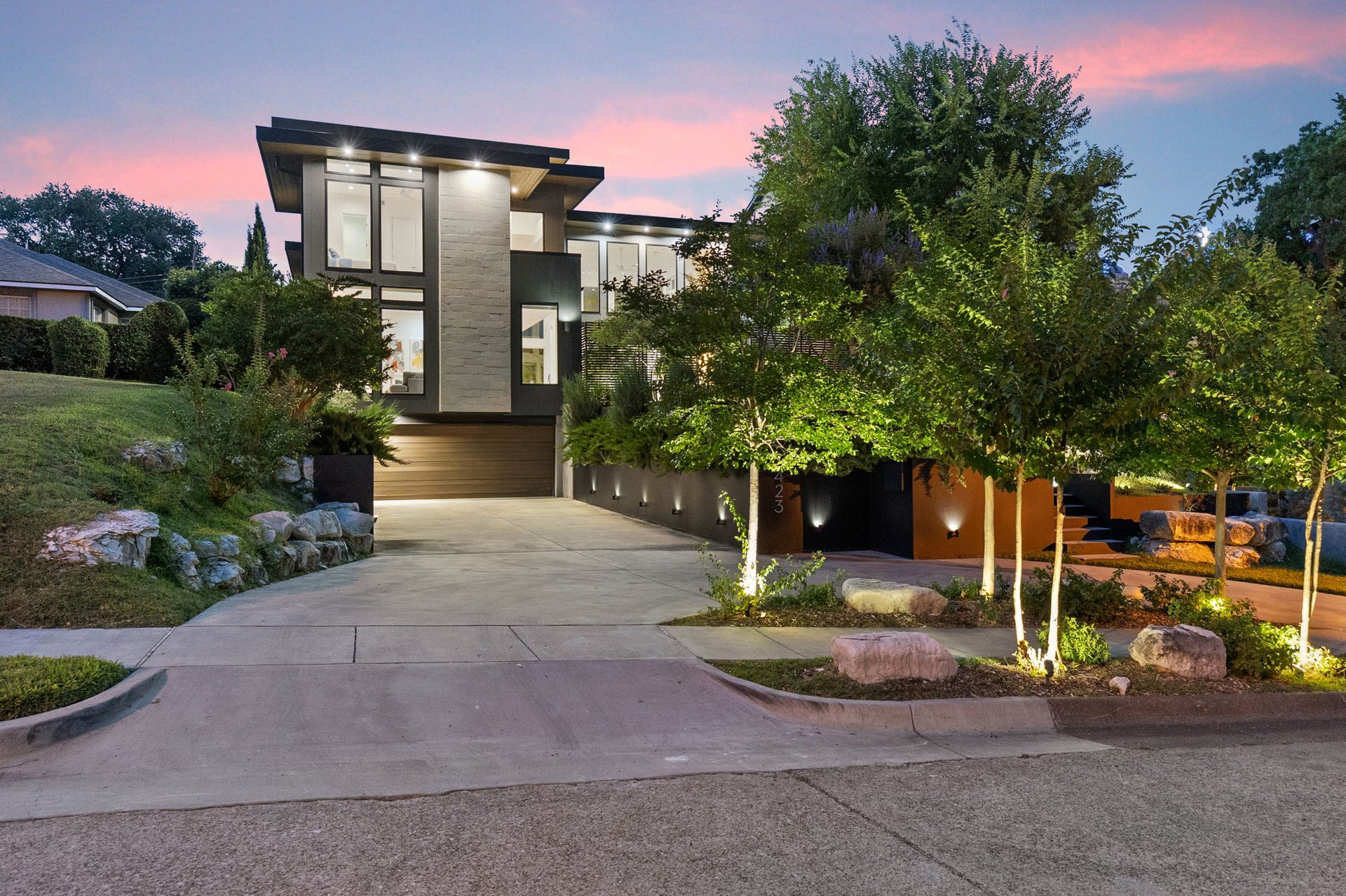 423 W Colorado Boulevard