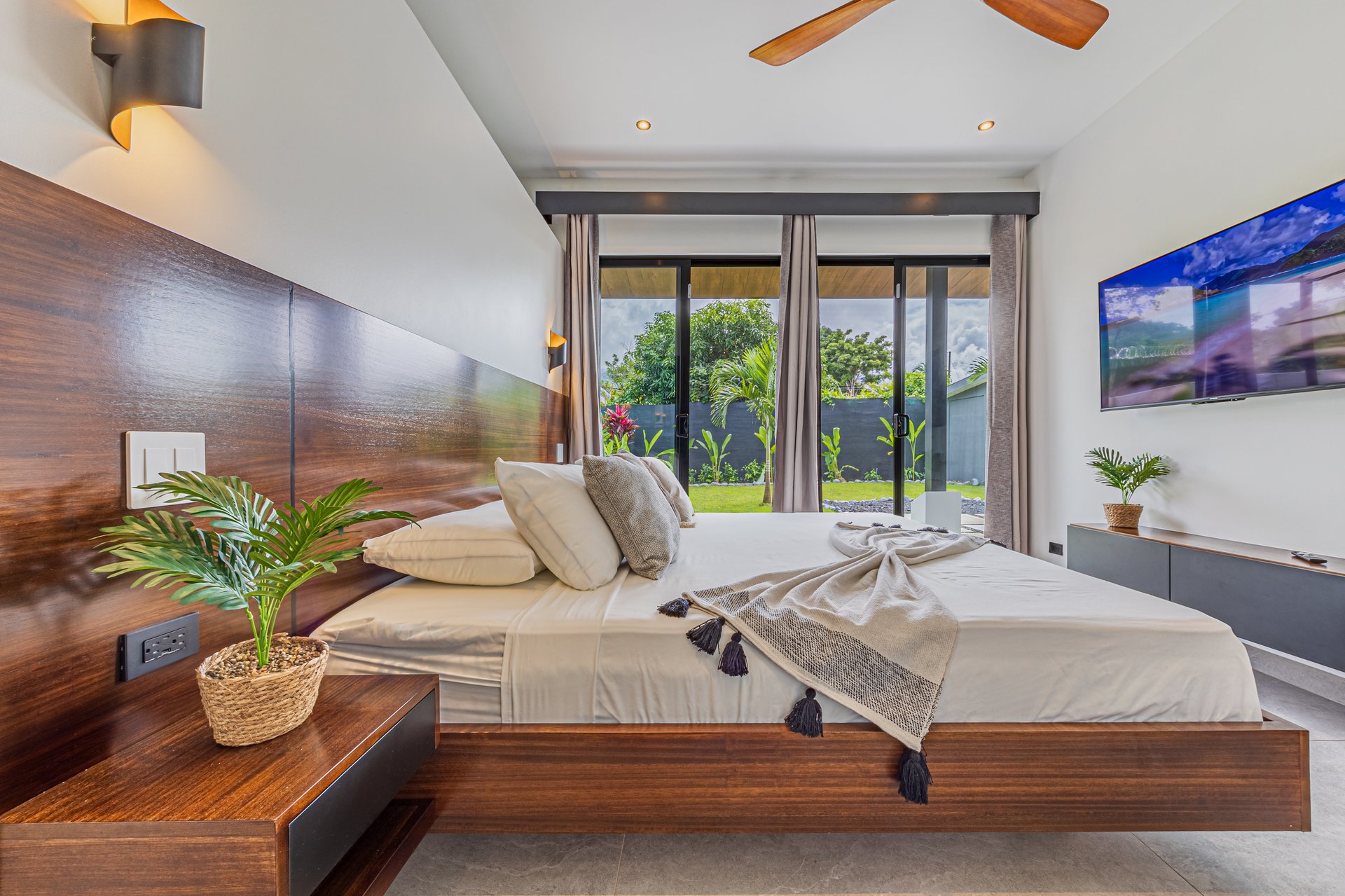 Tropica House a Luxurious Oasis in the Heart of Uvita!