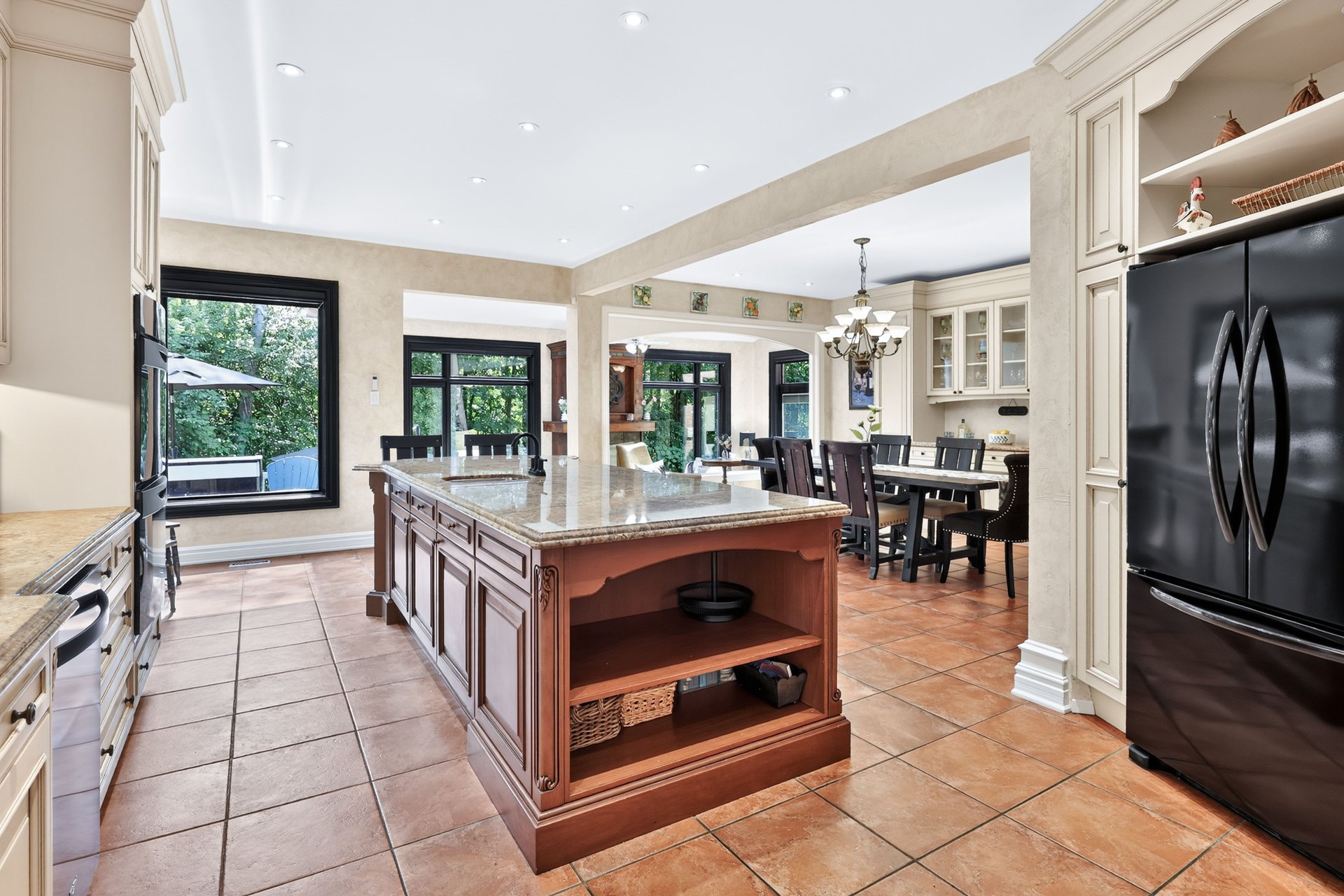 324 Oakridge Court, Oakville