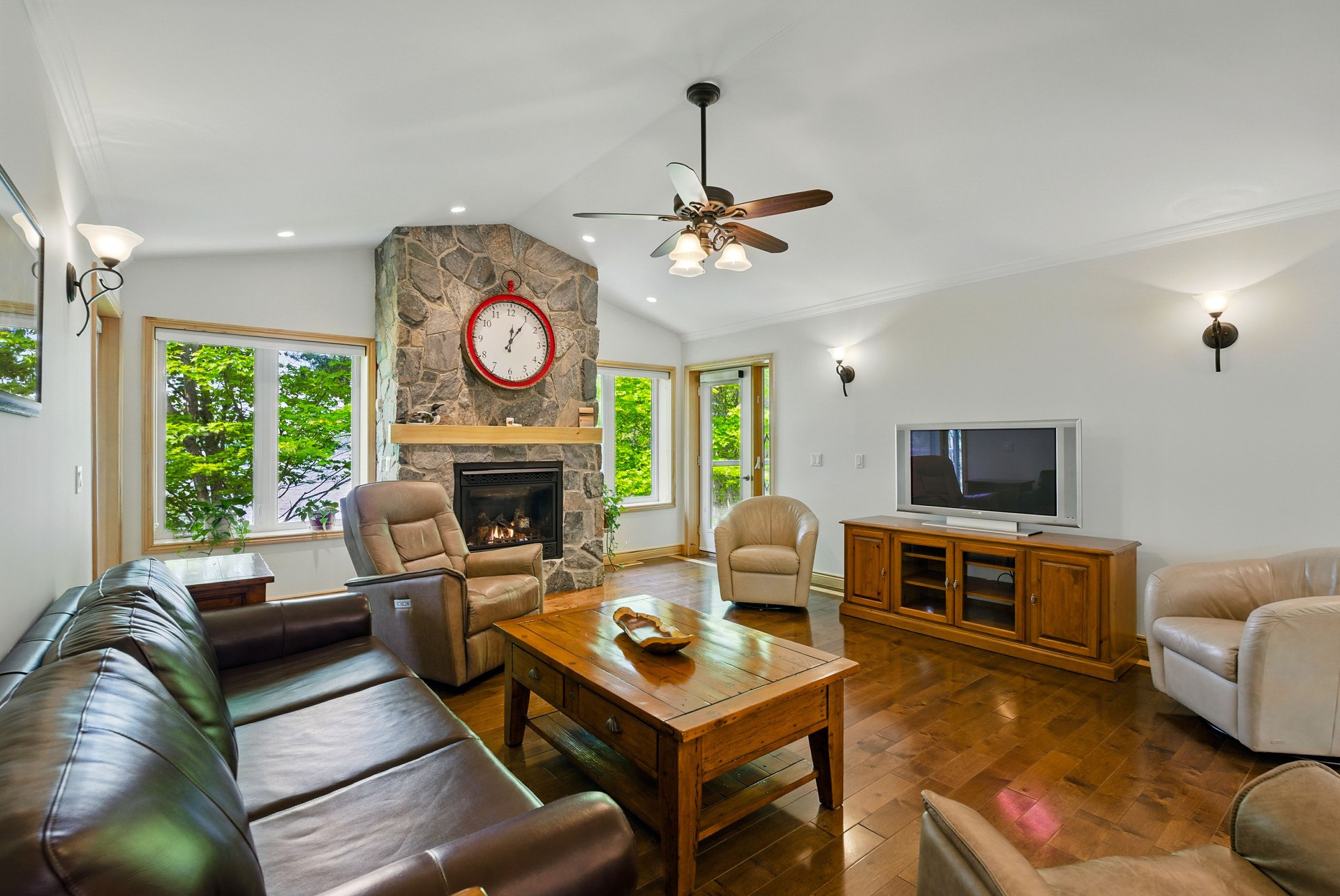 276 Jeffrey Road N, Ryerson
