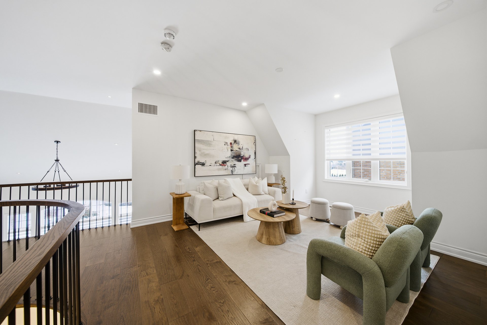 10 Larkin Avenue