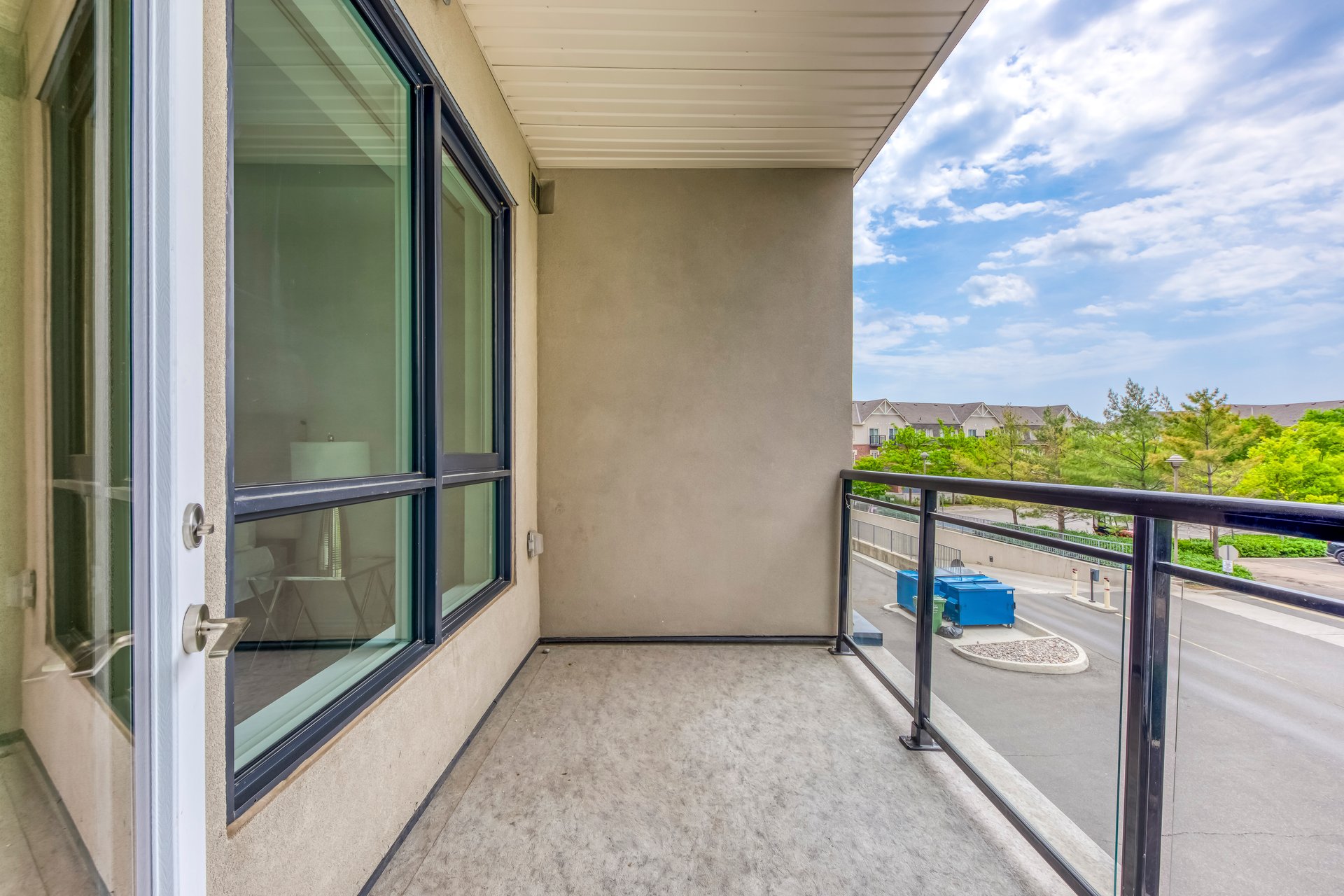 150 Oak Park Blvd 201