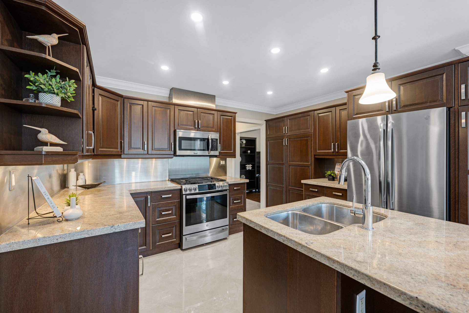 1053 Red Pine Cres