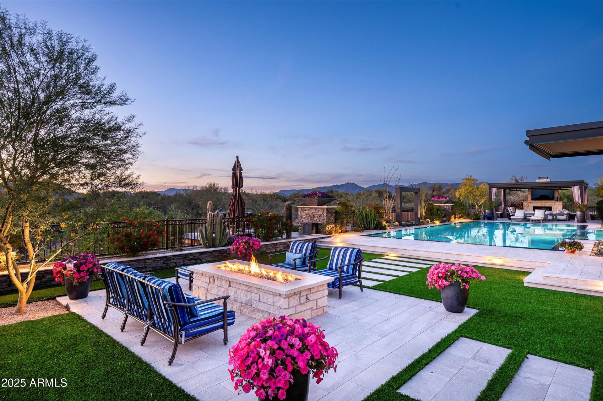 8328 E WHISPER ROCK TRL