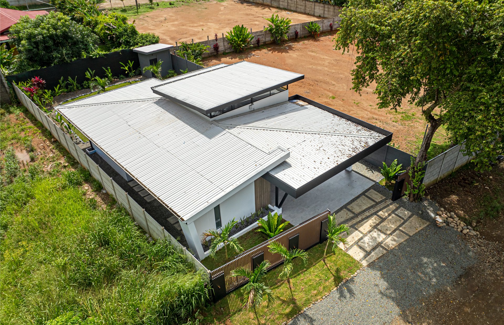 Tropica House a Luxurious Oasis in the Heart of Uvita!