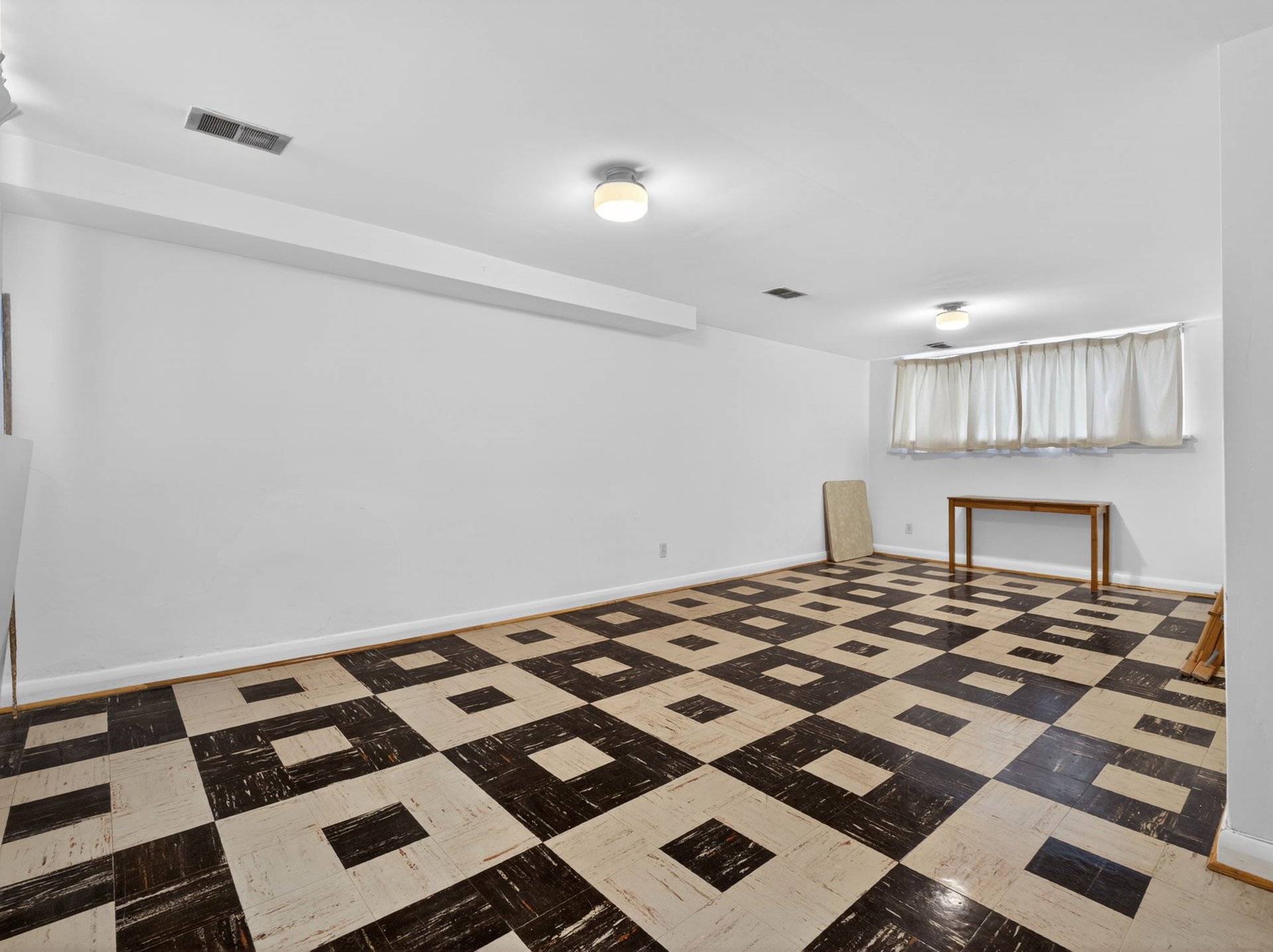 SOLD: Quiet Cul-De-Sac Residence