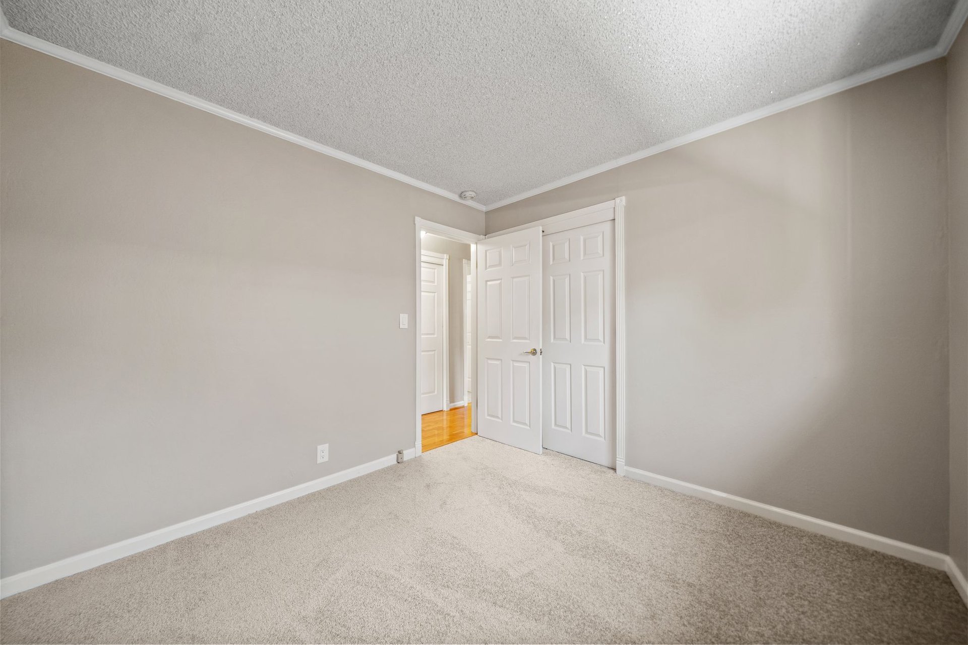 96 Lavonne Dr