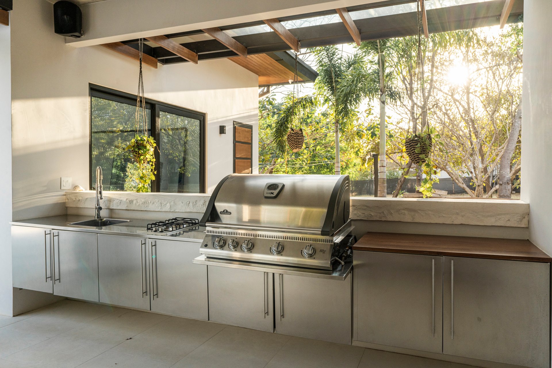 Villa Solana: Modern Luxury Steps from Playa Mansita in Hacienda Pinilla