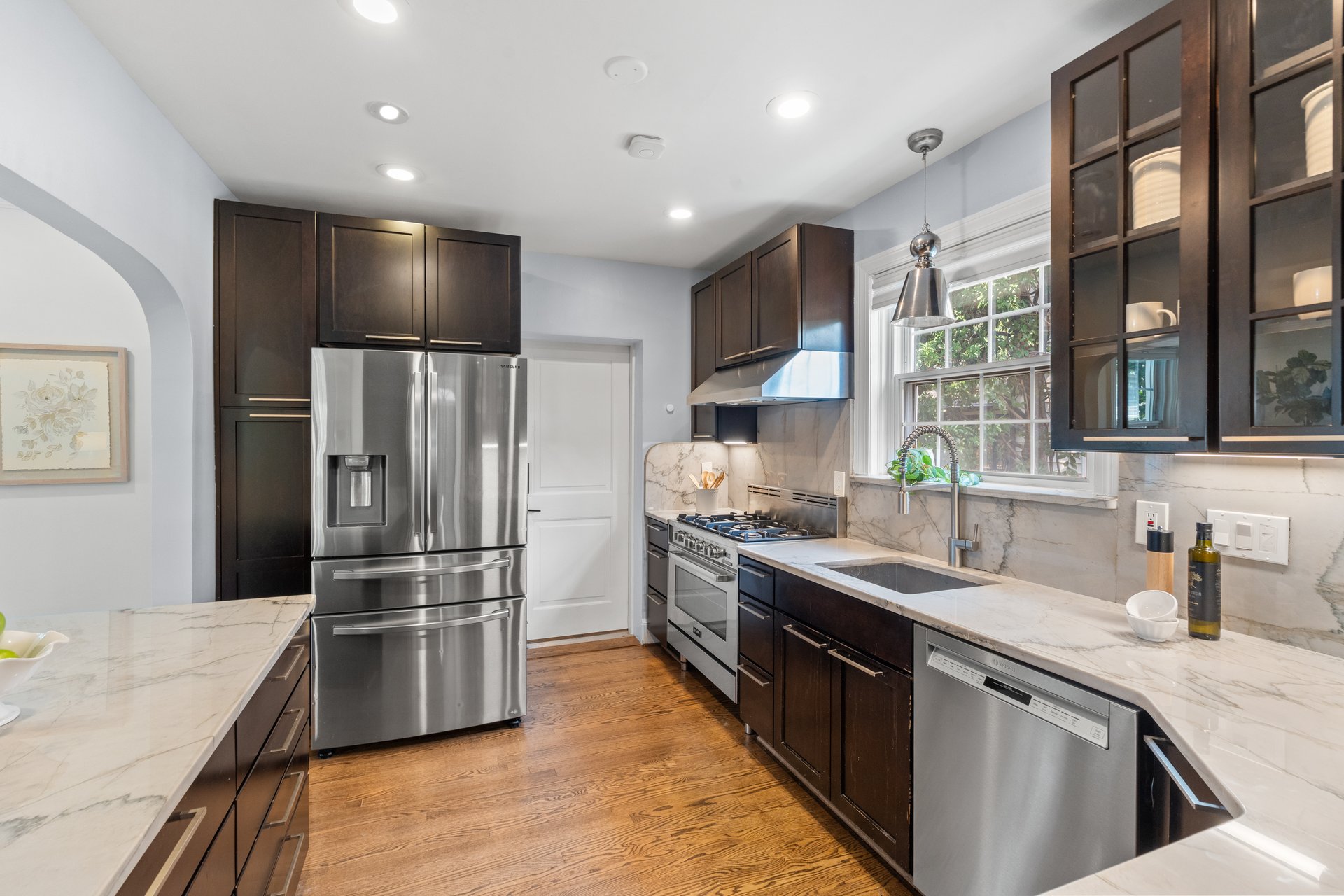 21 W Oak Street