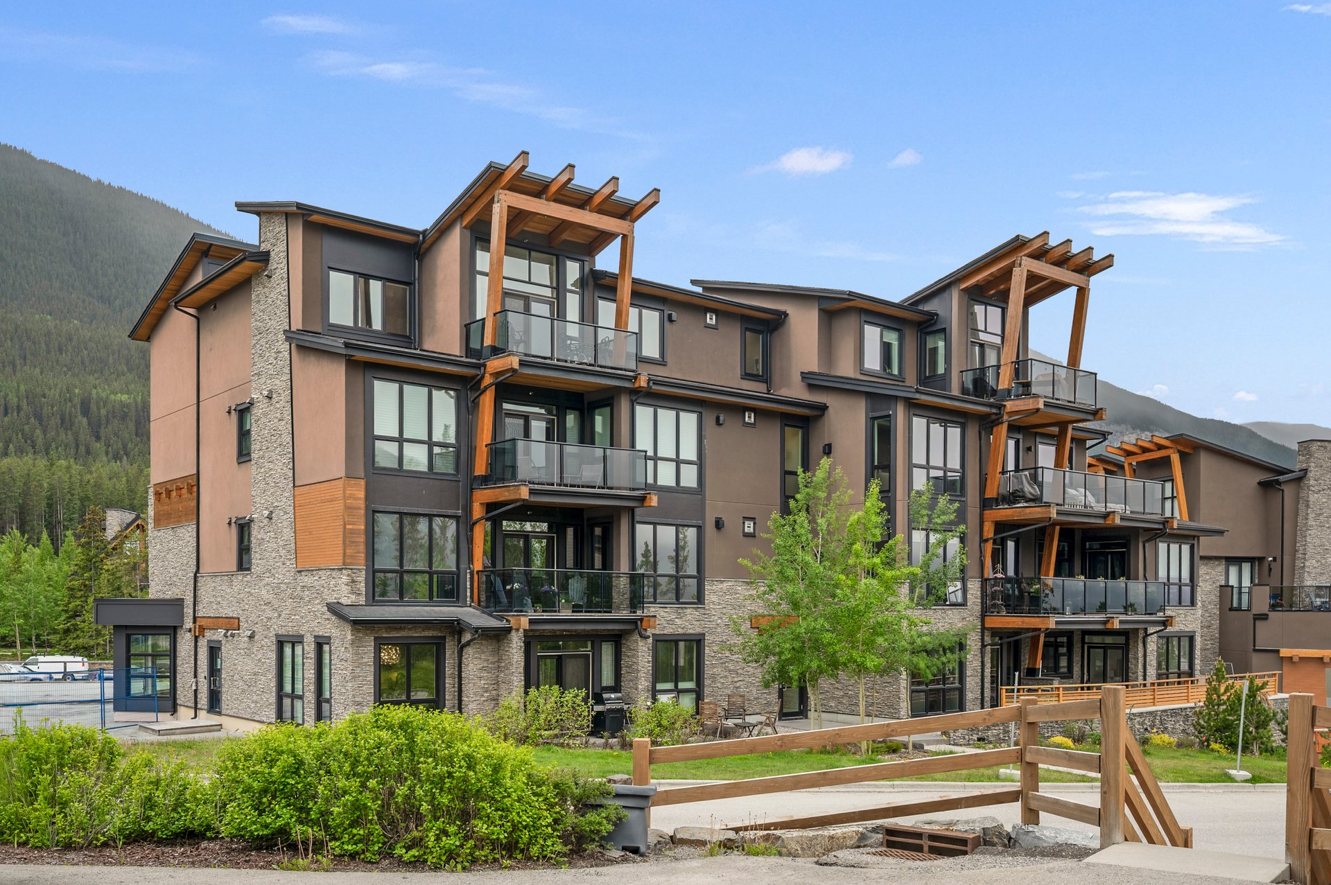 101A Stewart Creek Rise Unit: 101