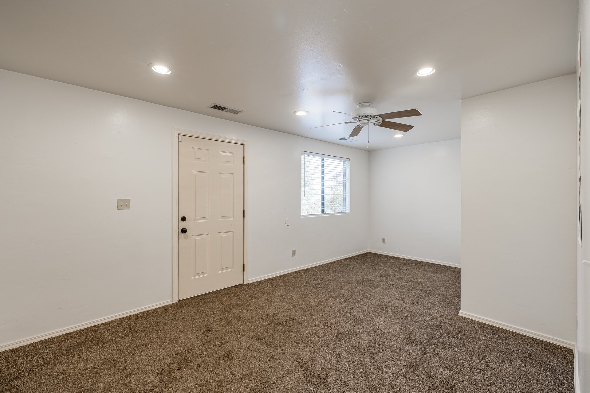 4611 Hillwood Dr