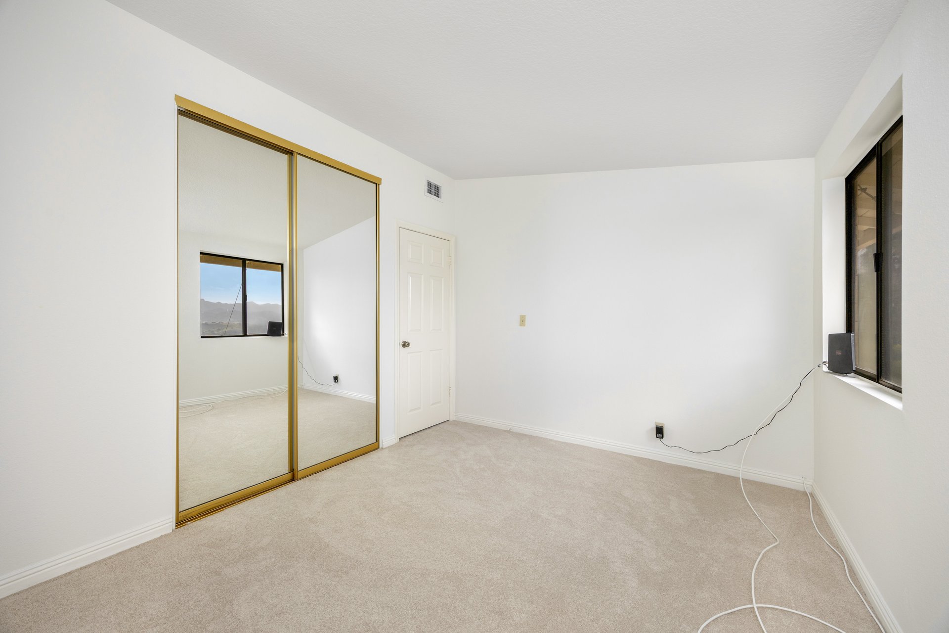 2736 Whitechapel Pl