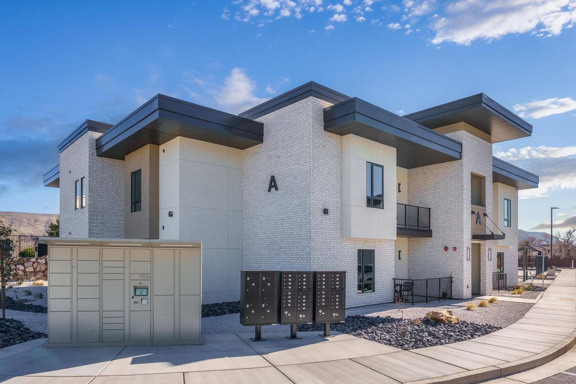 983 W State St A-203