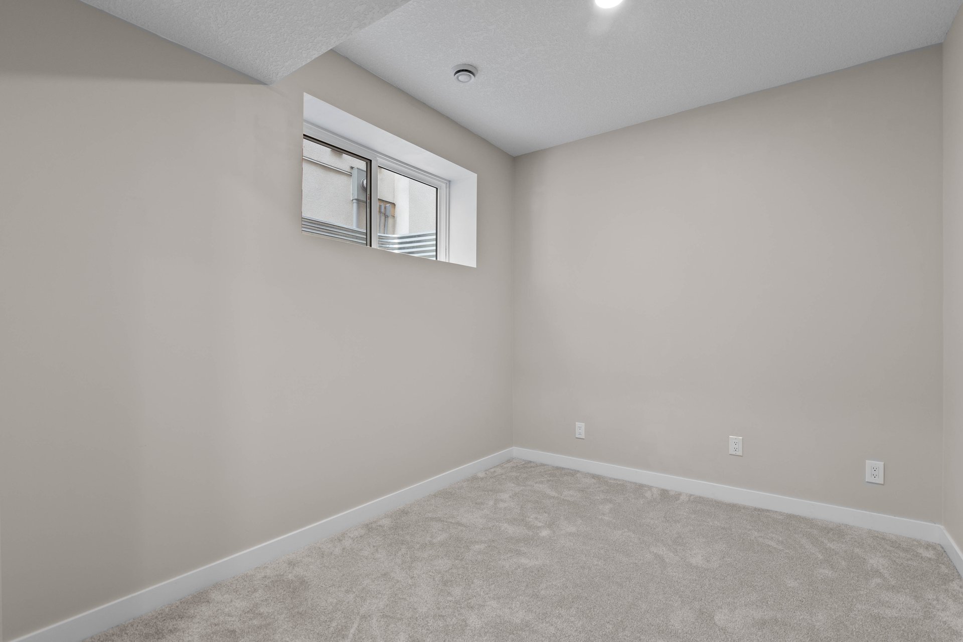17 Coulee Crescent SW