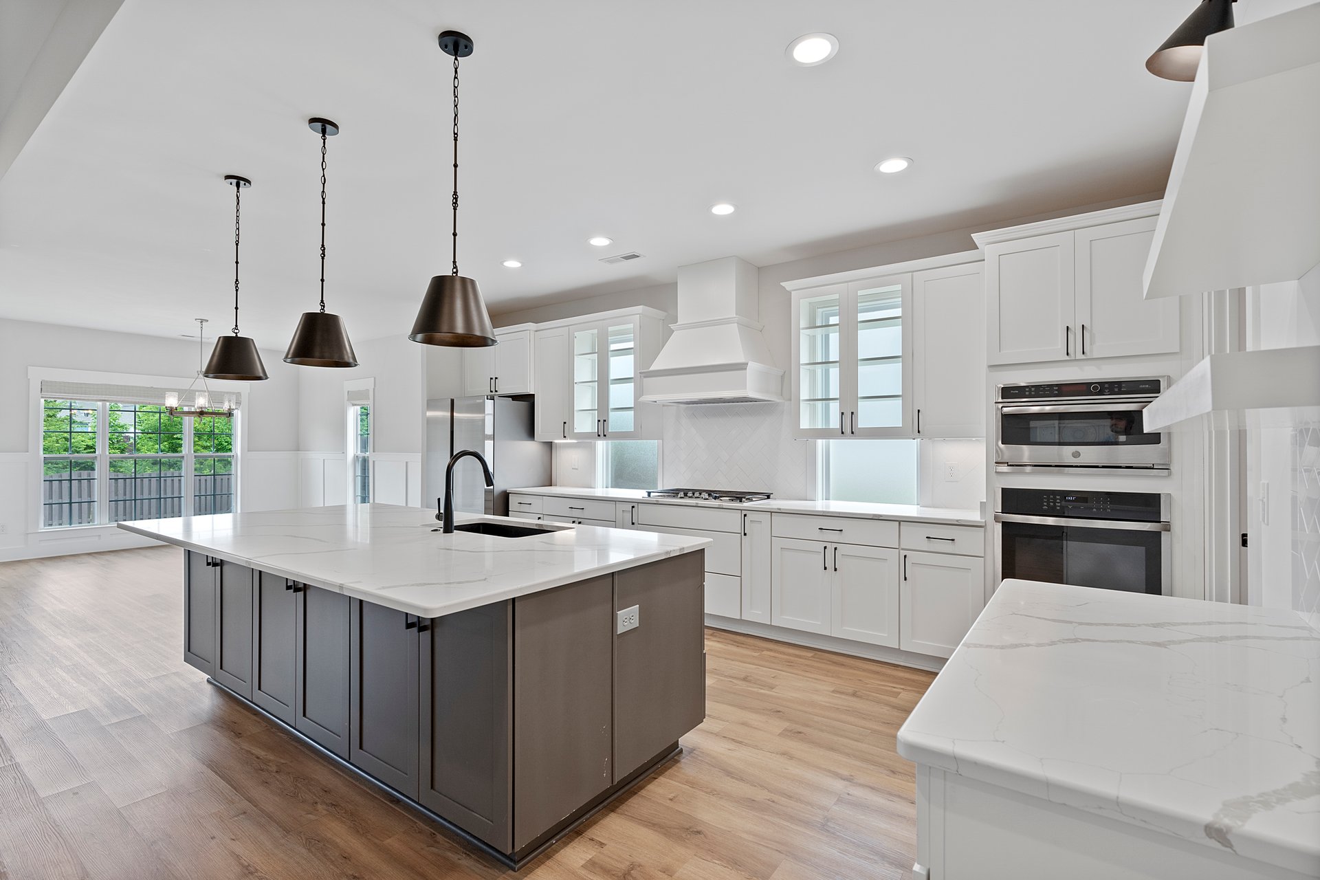 SPACE SPACE SPACE with a Luxury feel! Office AND Bonus Room!Office AND Bonus Room!