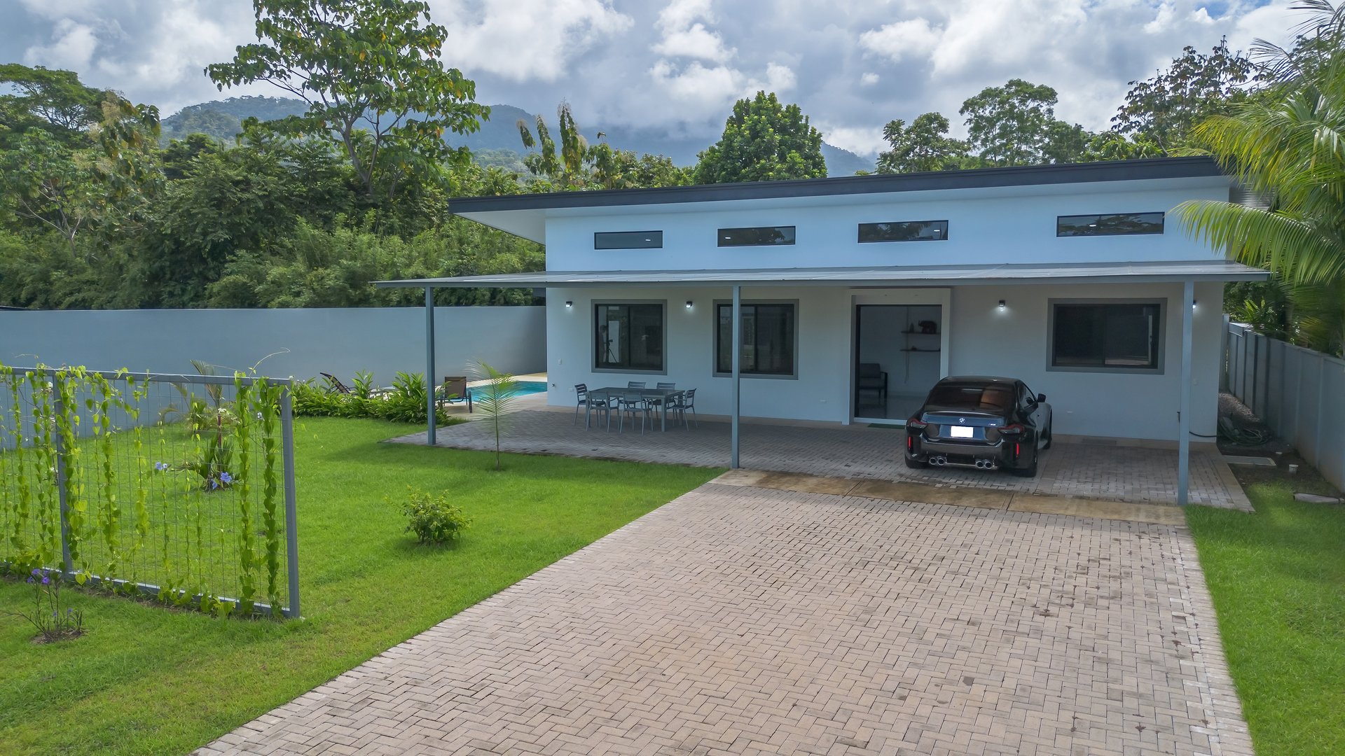 Modern 3-Bed, 3-Bath Home with Pool in Uvita – Walk to Town | Jardines del Sol
