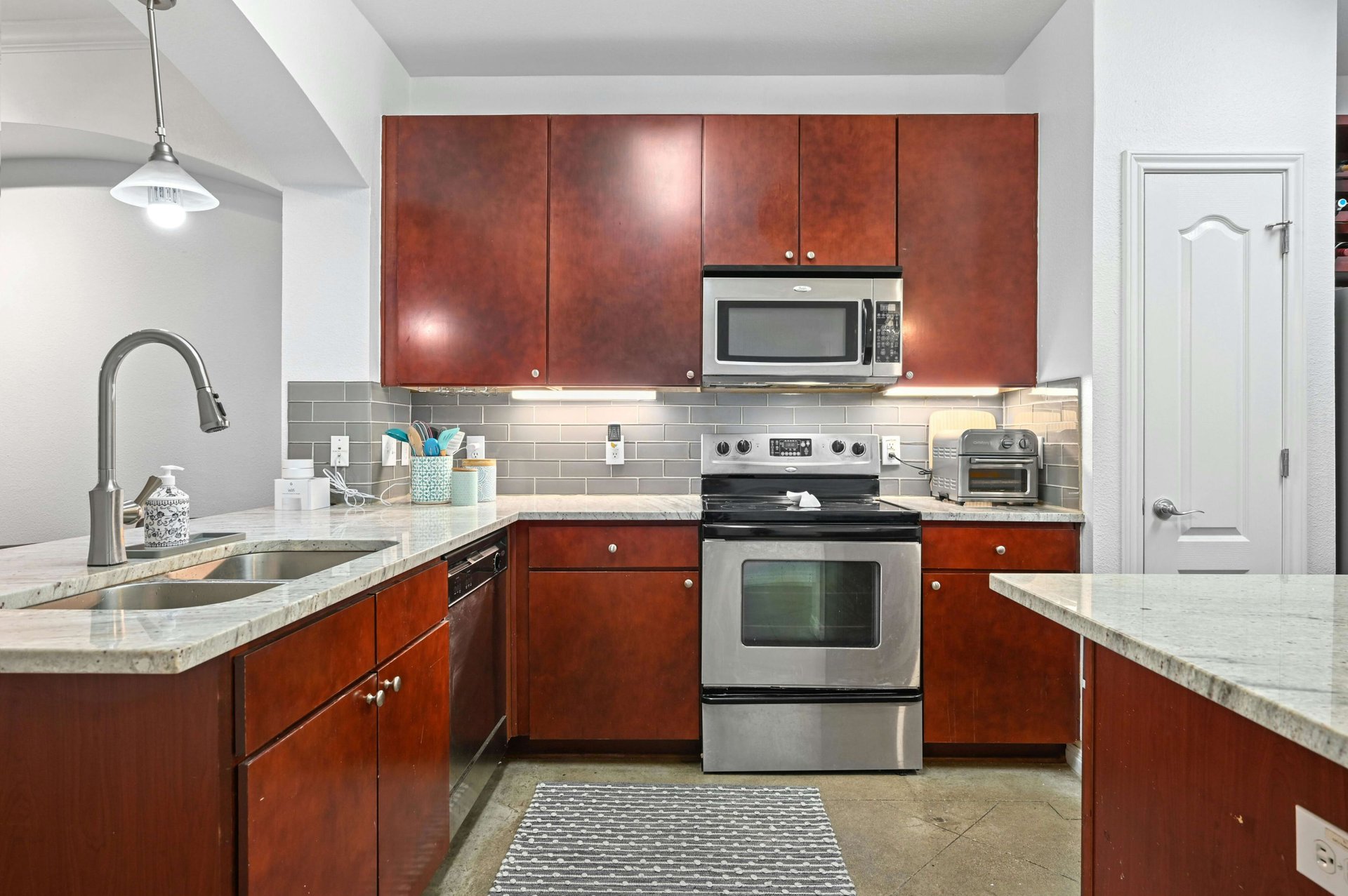 2505 San Gabriel Street #207