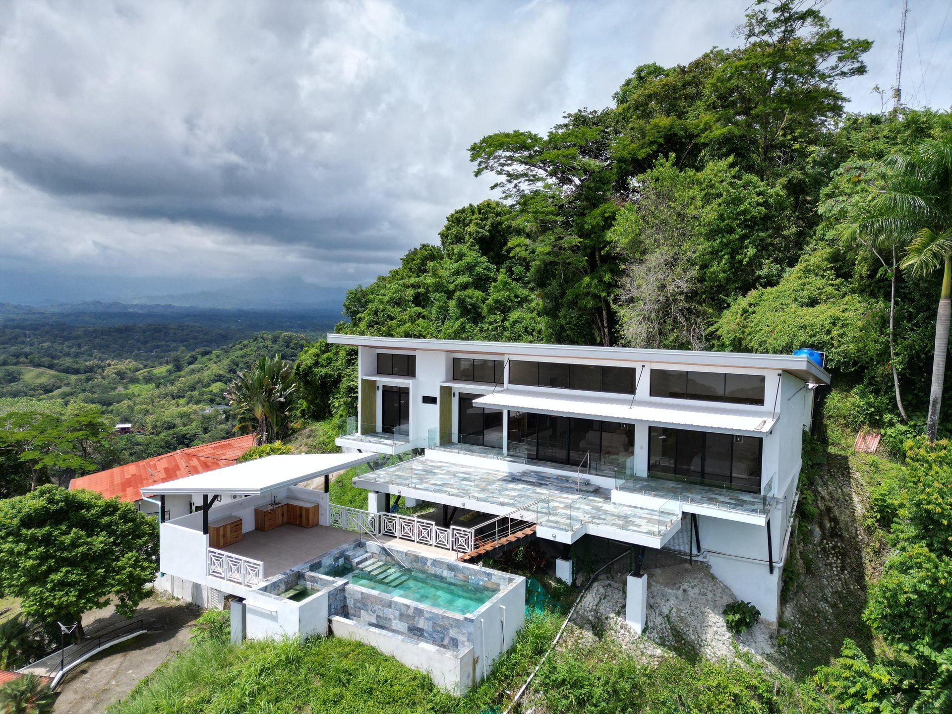 Modern Elegance Meets Incomparable Views, 3BDR&3Baths Home