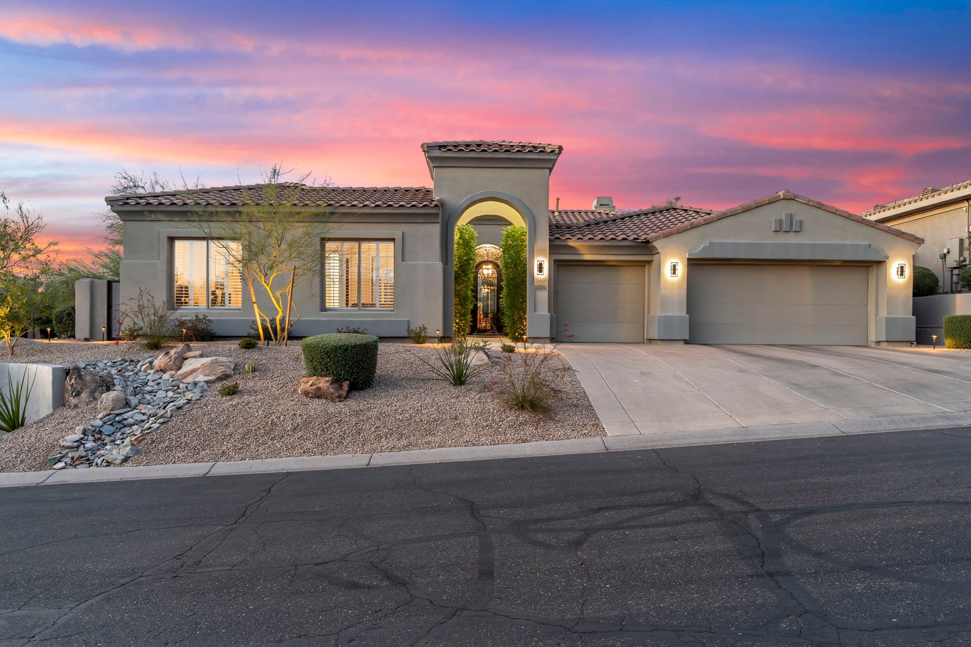 10952 E KORA Lane
