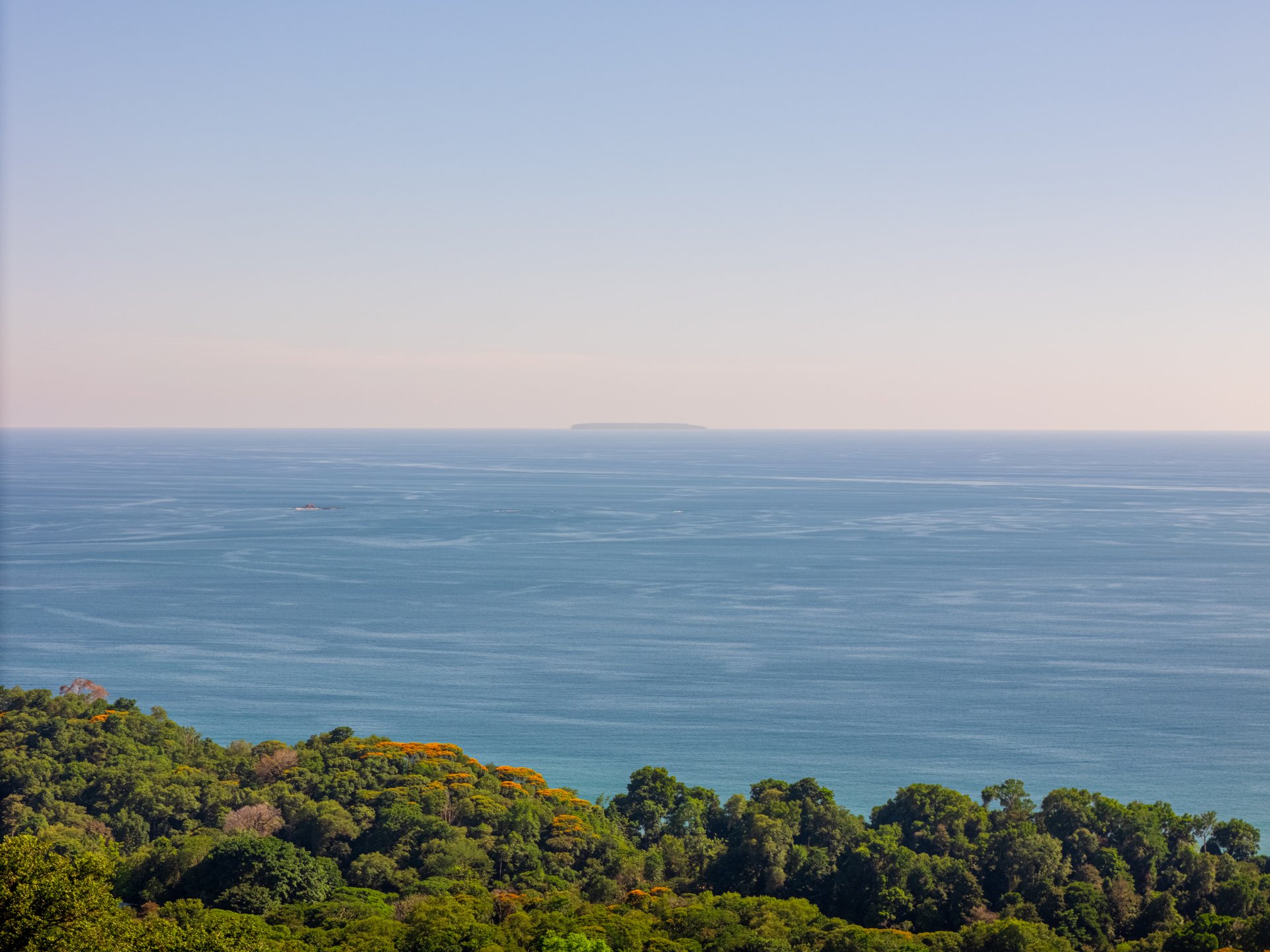 Casa Vista Harmonia, Legendary Ocean Views and Sustainable Living!