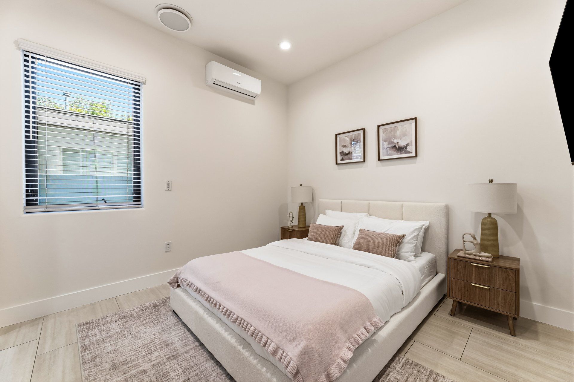 Hesperia Ave, 91316