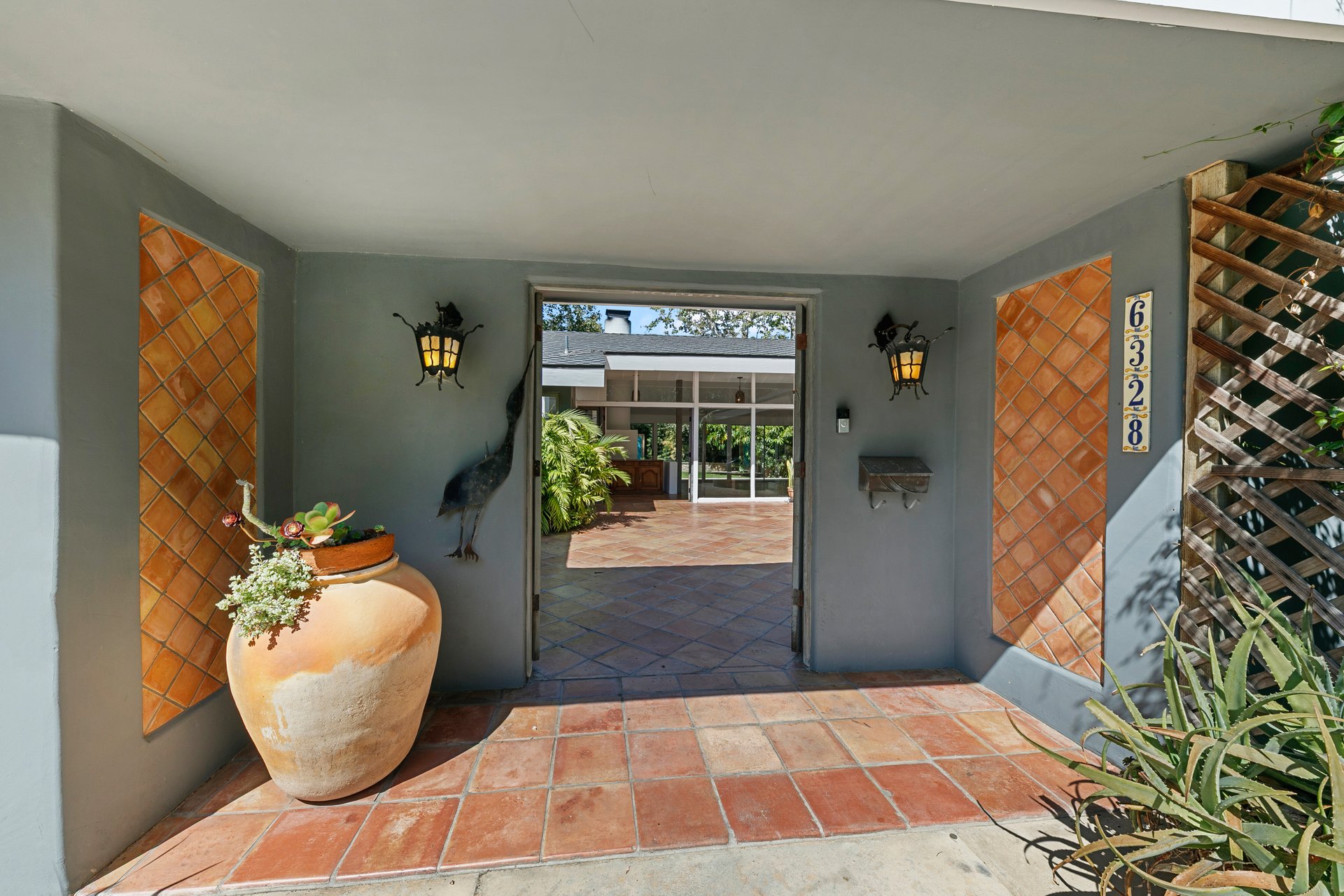 Spacious Malibu West Mid Century