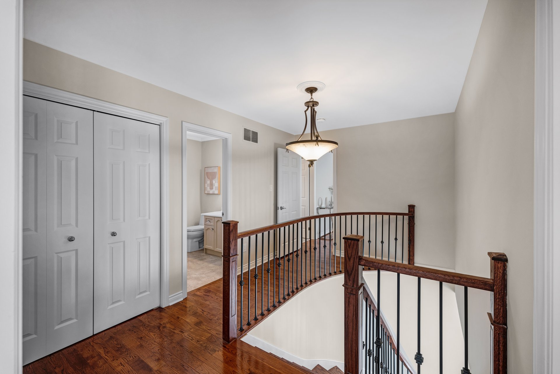 1053 Red Pine Cres