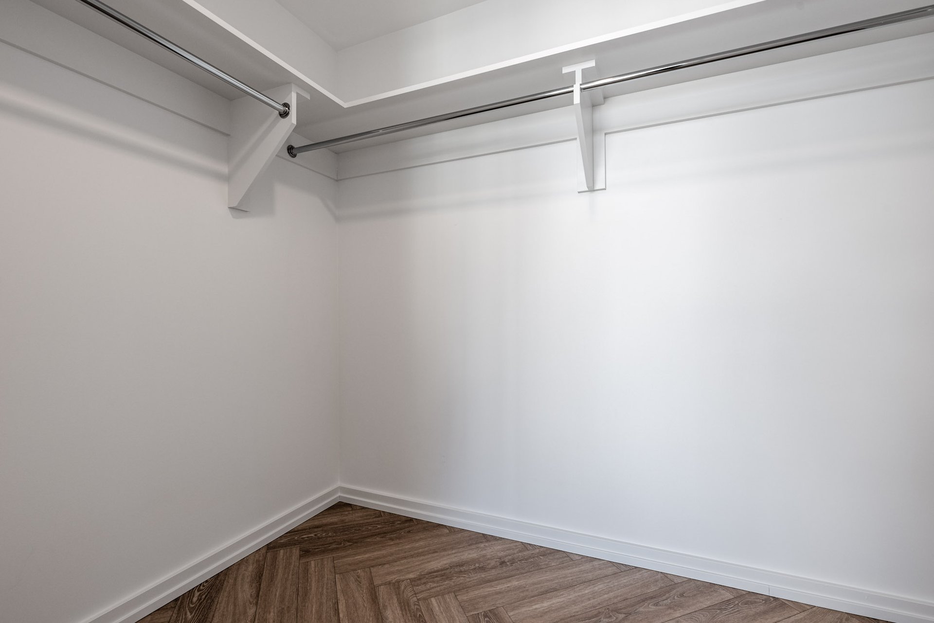 Suite 1906- 180 University Avenue