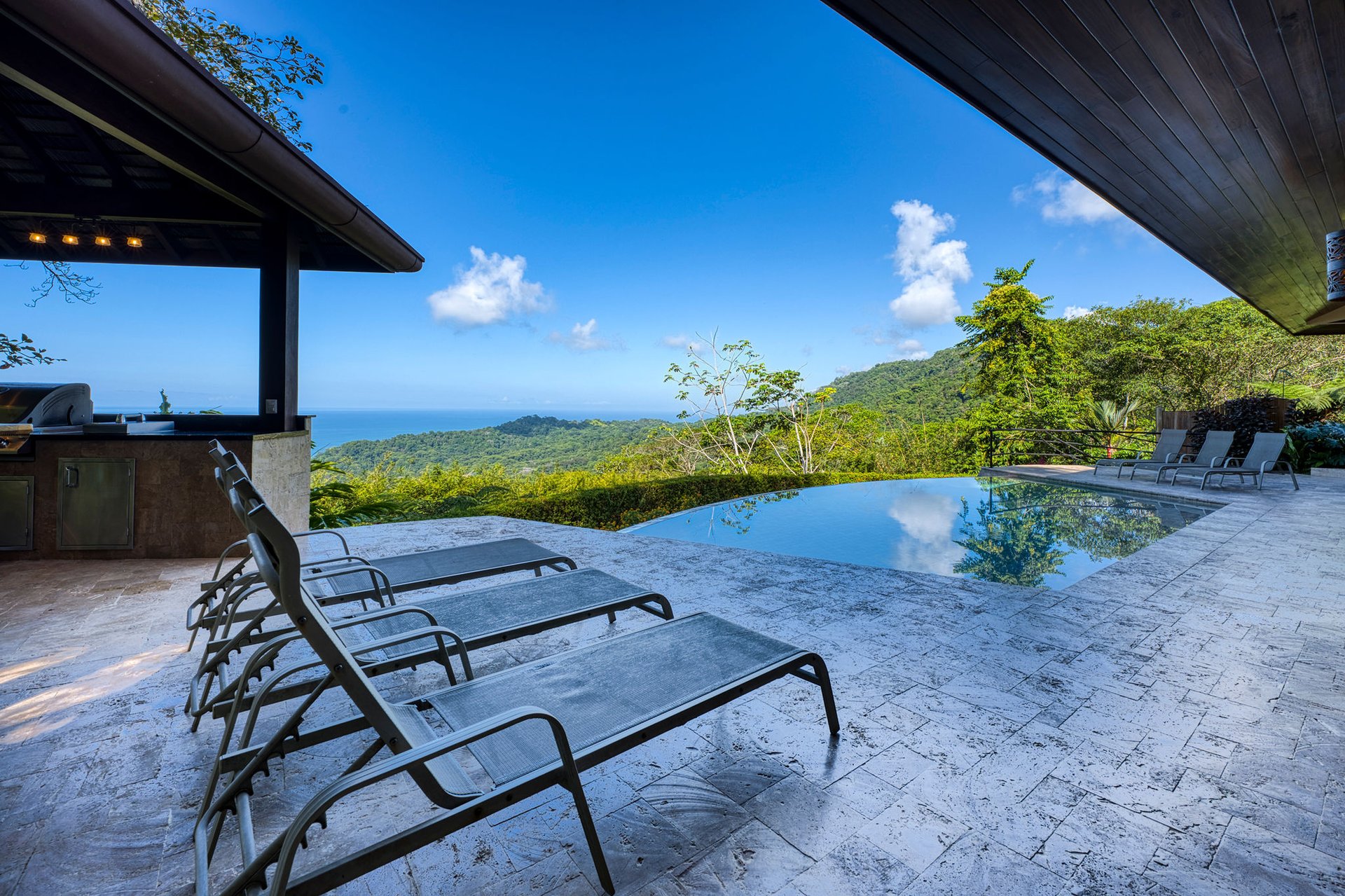 Casa Bambú – LUXURY 5 BEDROOM ESTATE WITH EXCEPTIONAL OCEAN VIEWS