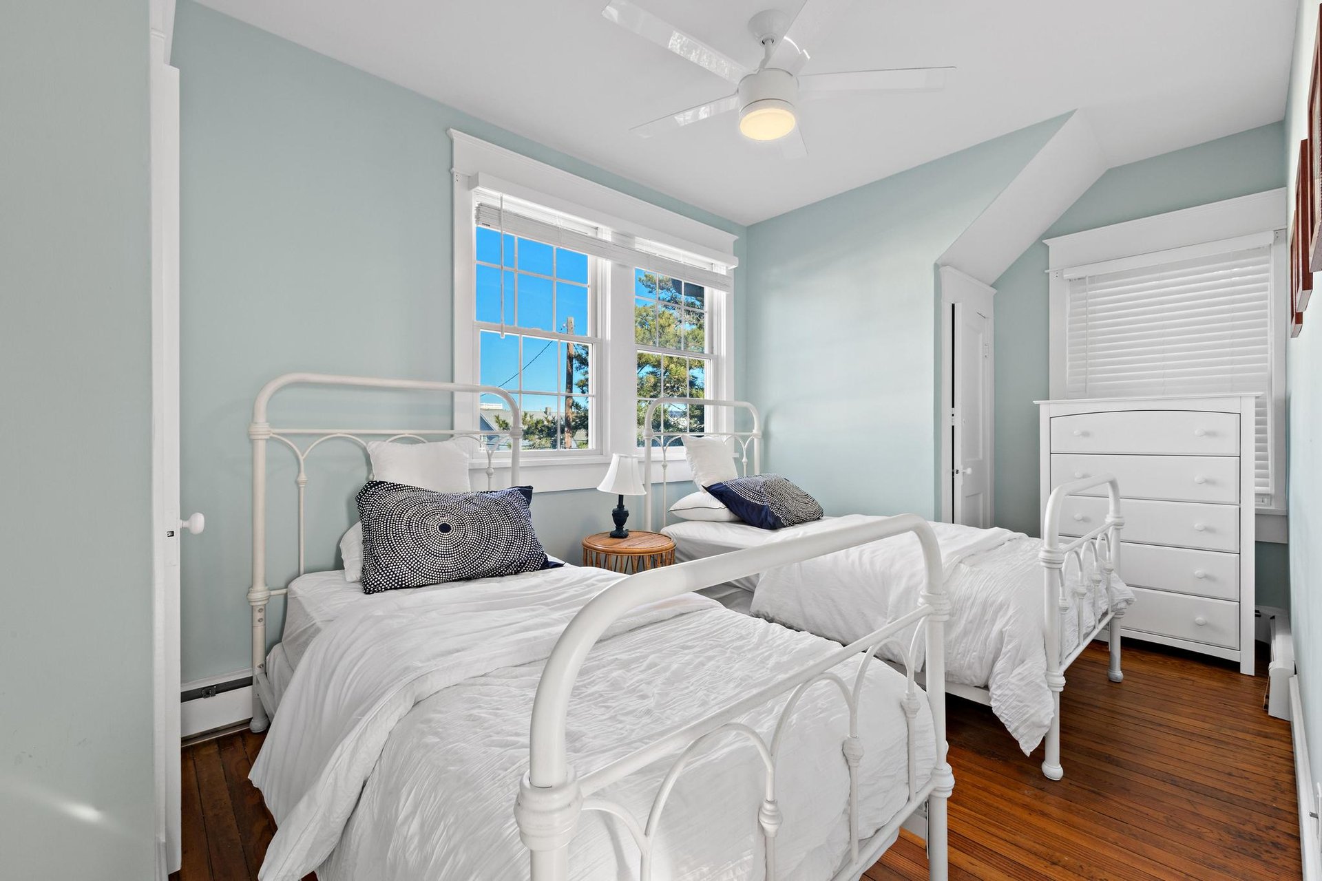 112 8th Street Beach Haven w/Cottage