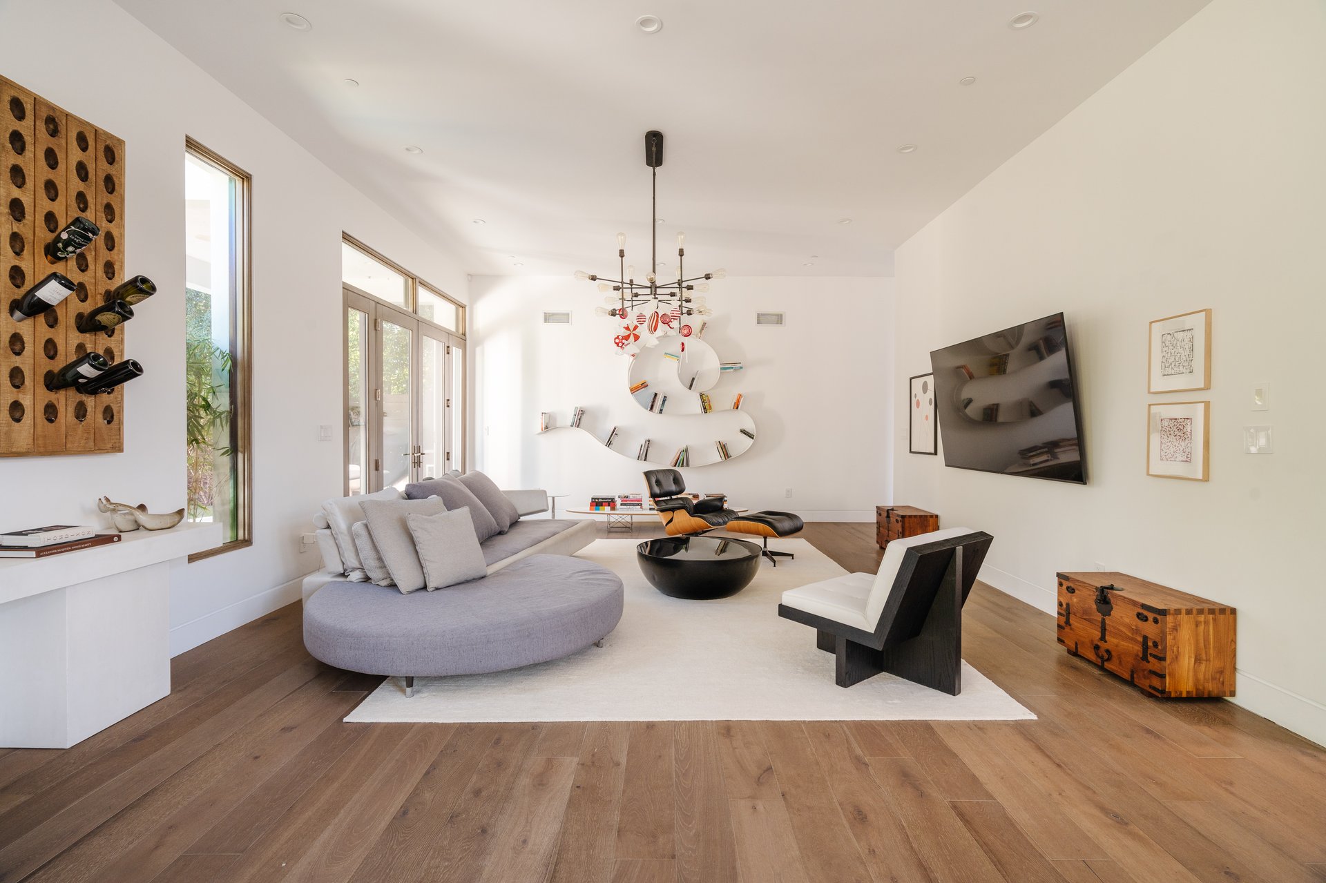 536 N Arden Blvd, Larchmont