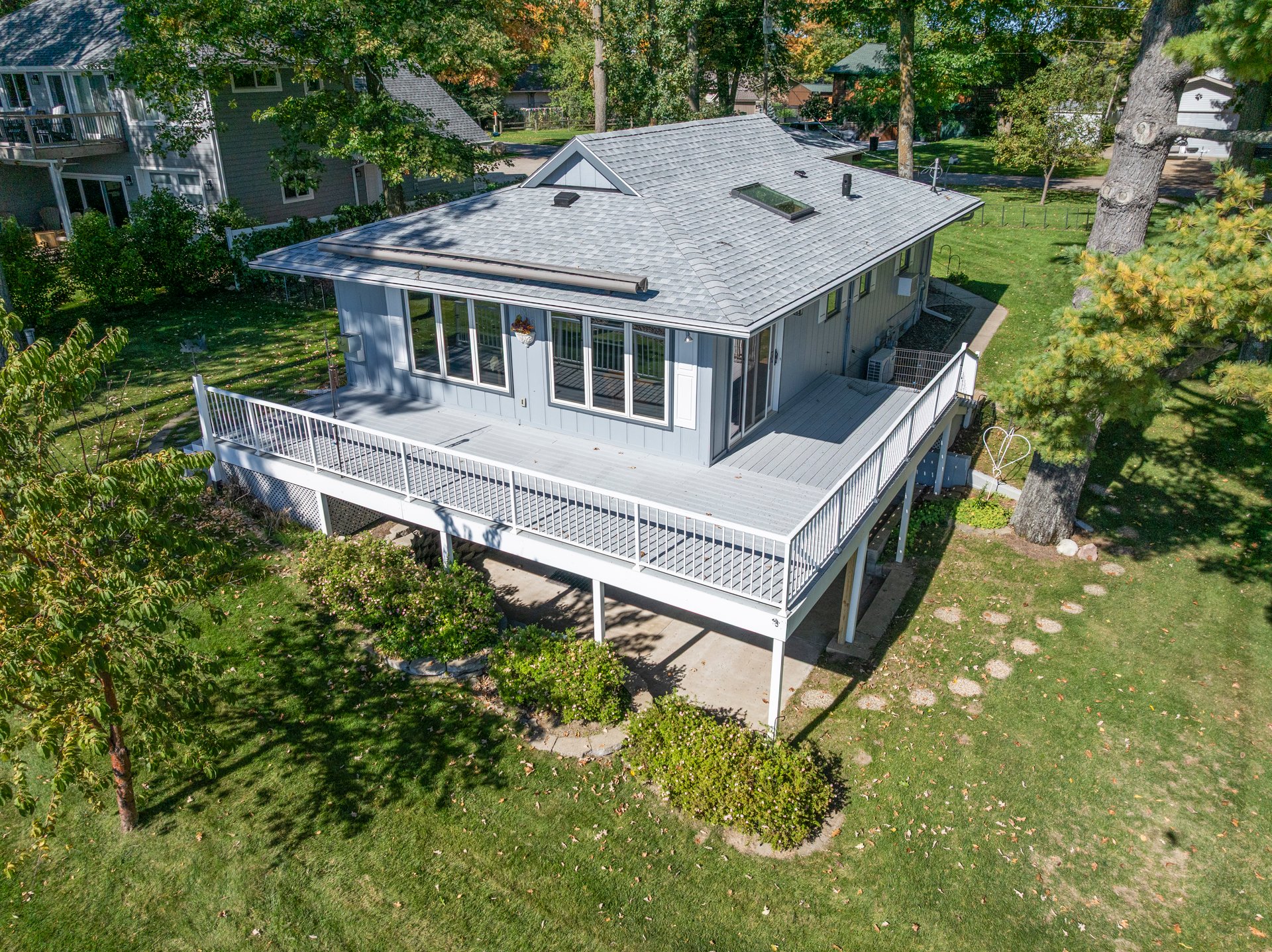 Charming, Southfacing Cabin with Sandy Beach on the Whitefish Chain
