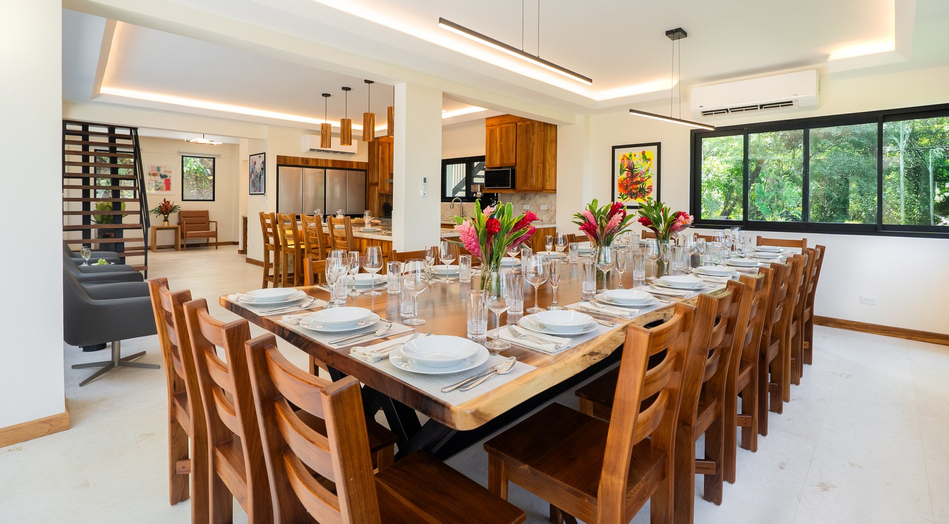 Grand luxury 9 bedroom, 9.5 bath Rainforest & Mountain View Estate near Marina Pez Vela